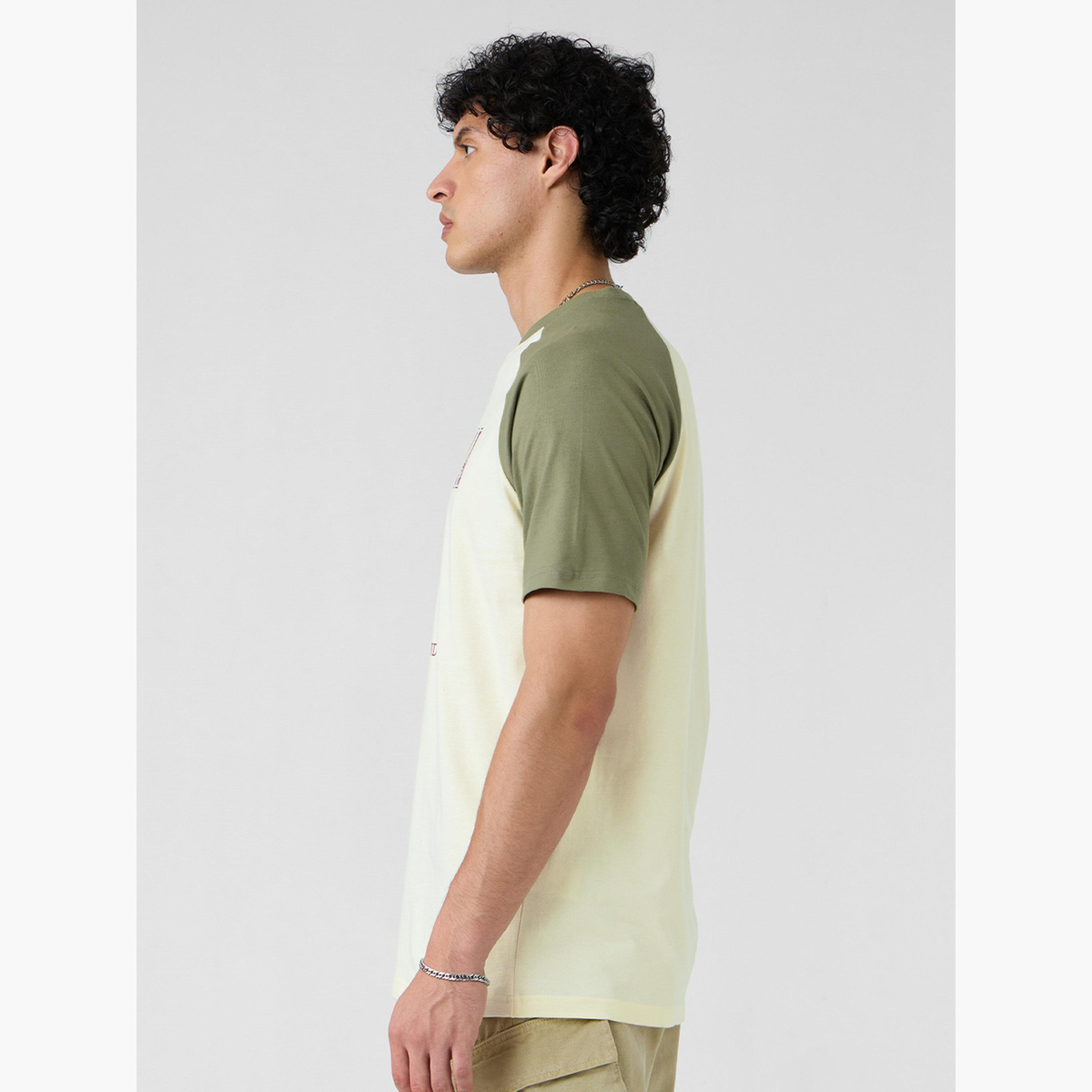 ذا سولد ستور × ستايلي - تي شيرت رجالي أخضر مطبوع بأكمام راجلان-men-clothing-tshirtsandpolos-tshirts-image-3