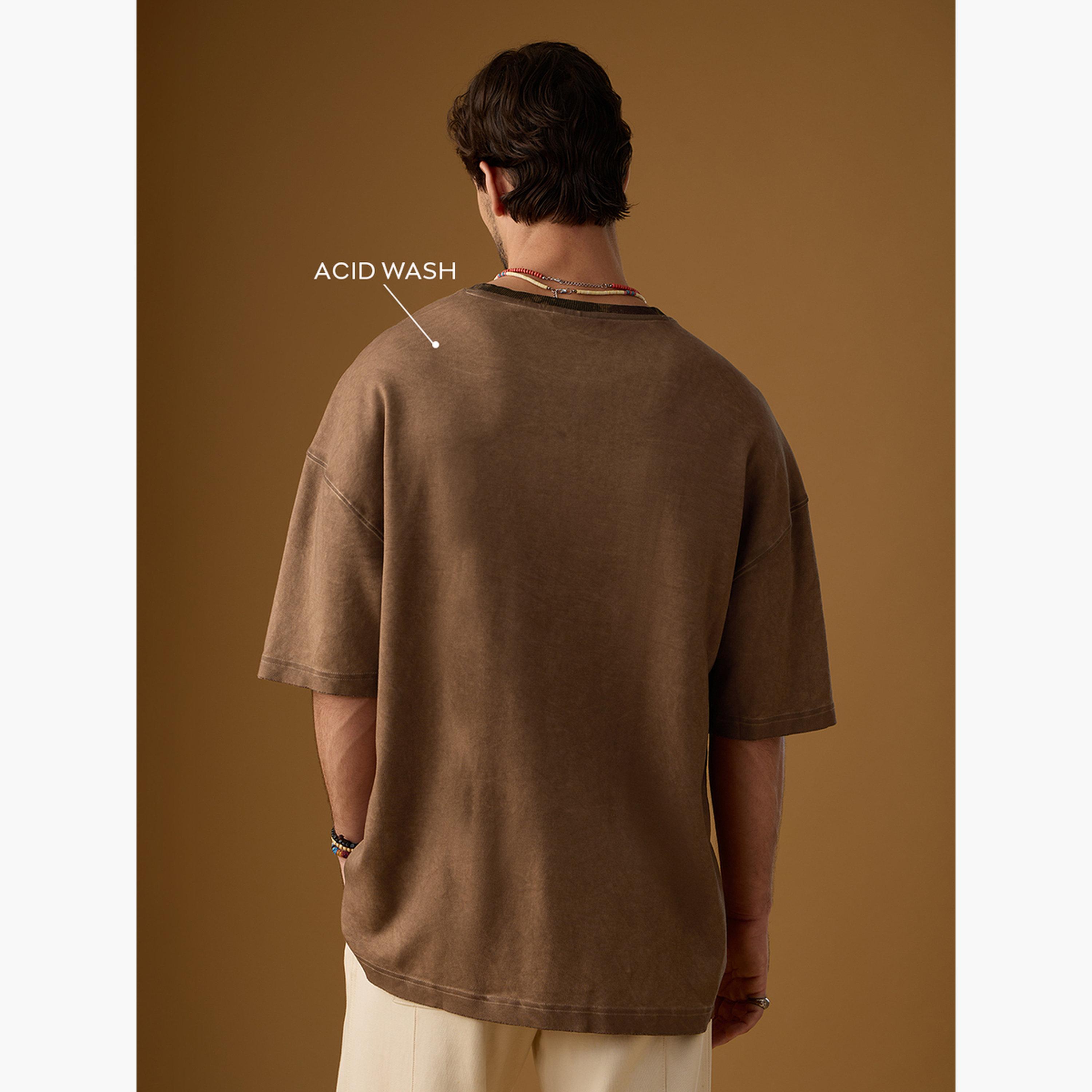 ذا سولد ستور × ستايلي - قميص رجالي بني حجم كبير مع مرقعات-men-clothing-tshirtsandpolos-tshirts-image-3