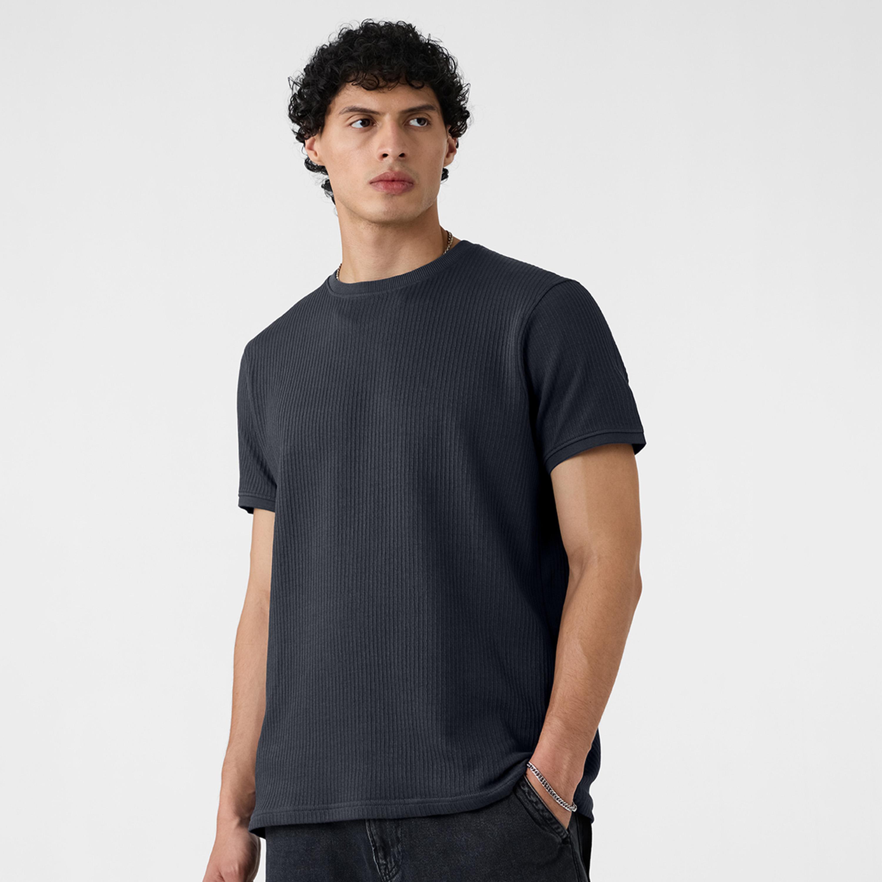 ذا سولد ستور × ستايلي - تي شيرت كوري رجالي برقبة دائرية وملمس فحمي-men-clothing-tshirtsandpolos-tshirts-image-1