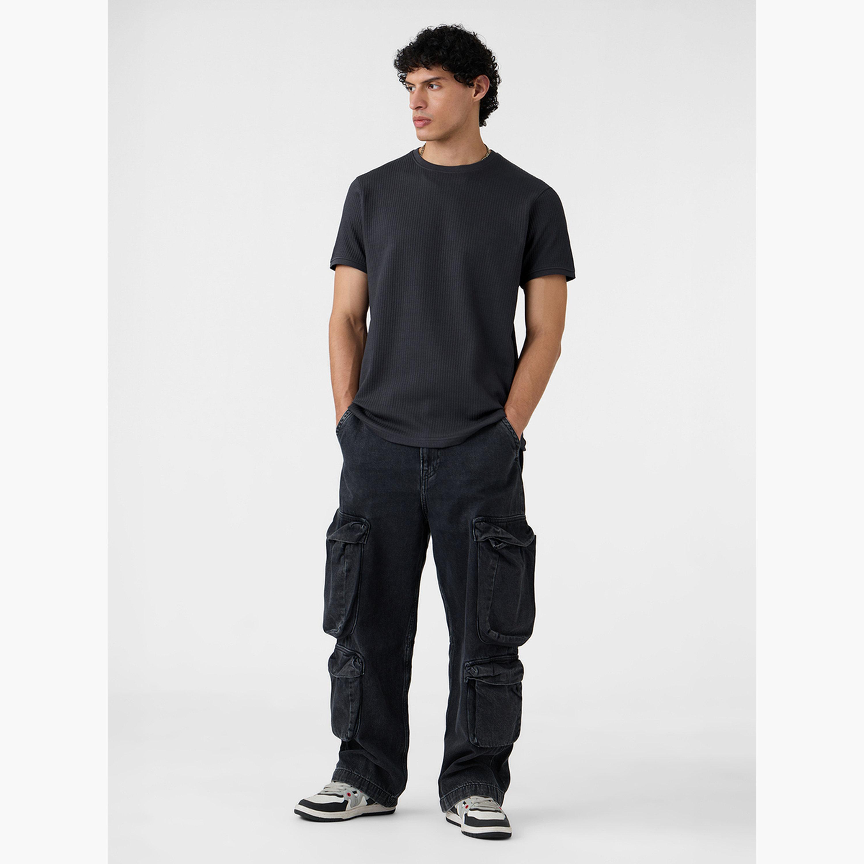 ذا سولد ستور × ستايلي - تي شيرت كوري رجالي برقبة دائرية وملمس فحمي-men-clothing-tshirtsandpolos-tshirts-image-2