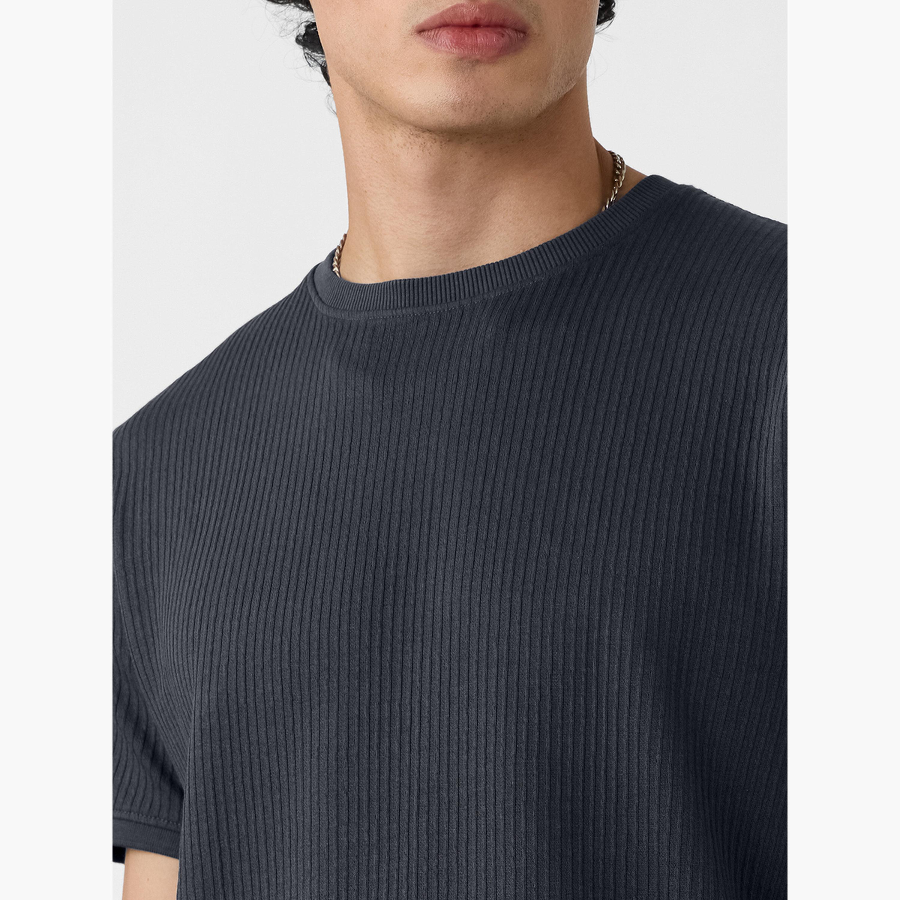 ذا سولد ستور × ستايلي - تي شيرت كوري رجالي برقبة دائرية وملمس فحمي-men-clothing-tshirtsandpolos-tshirts-image-5