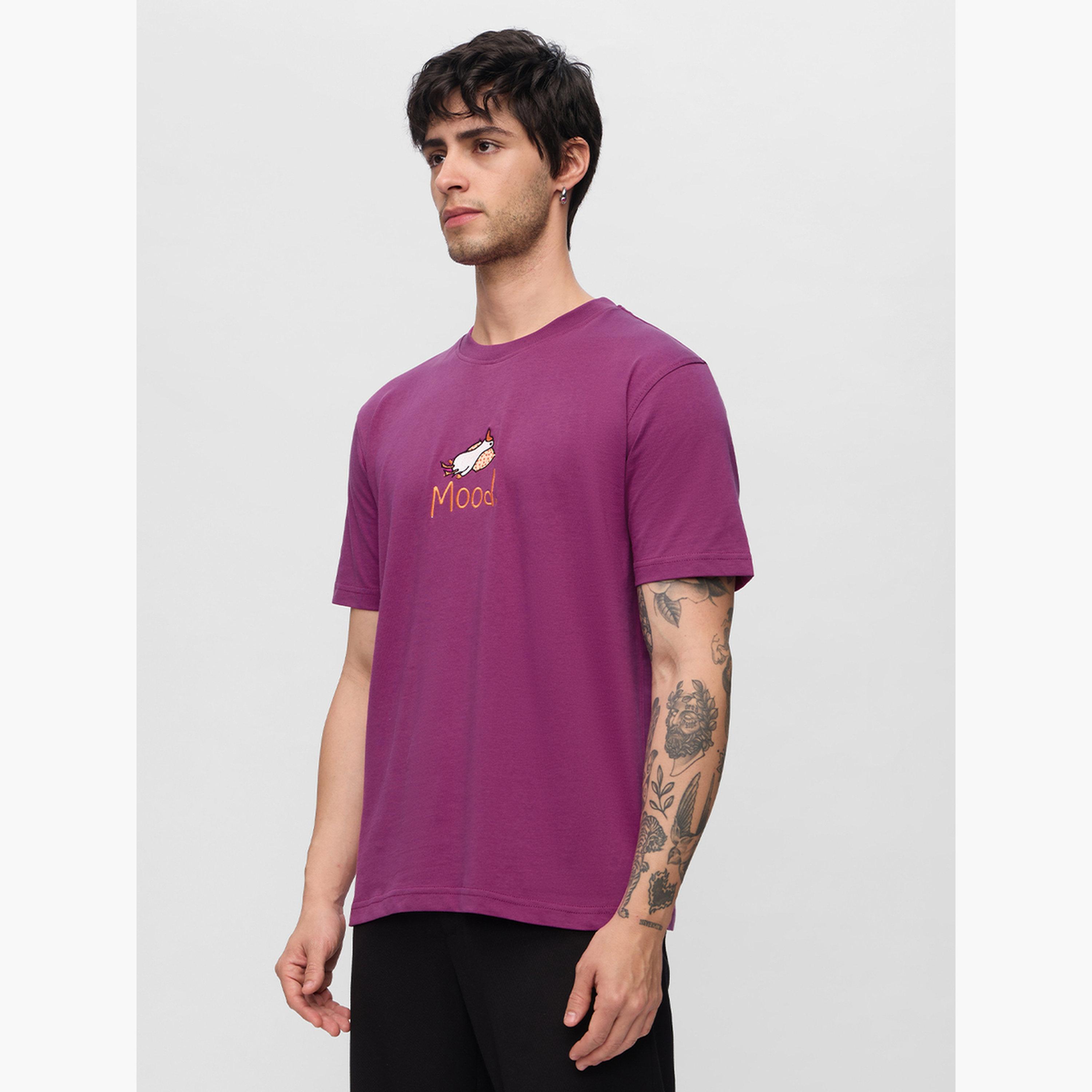 ذا سولد ستور × ستايلي - تي شيرت رجالي كاجوال مطرز لون أرجواني-men-clothing-tshirtsandpolos-tshirts-image-3