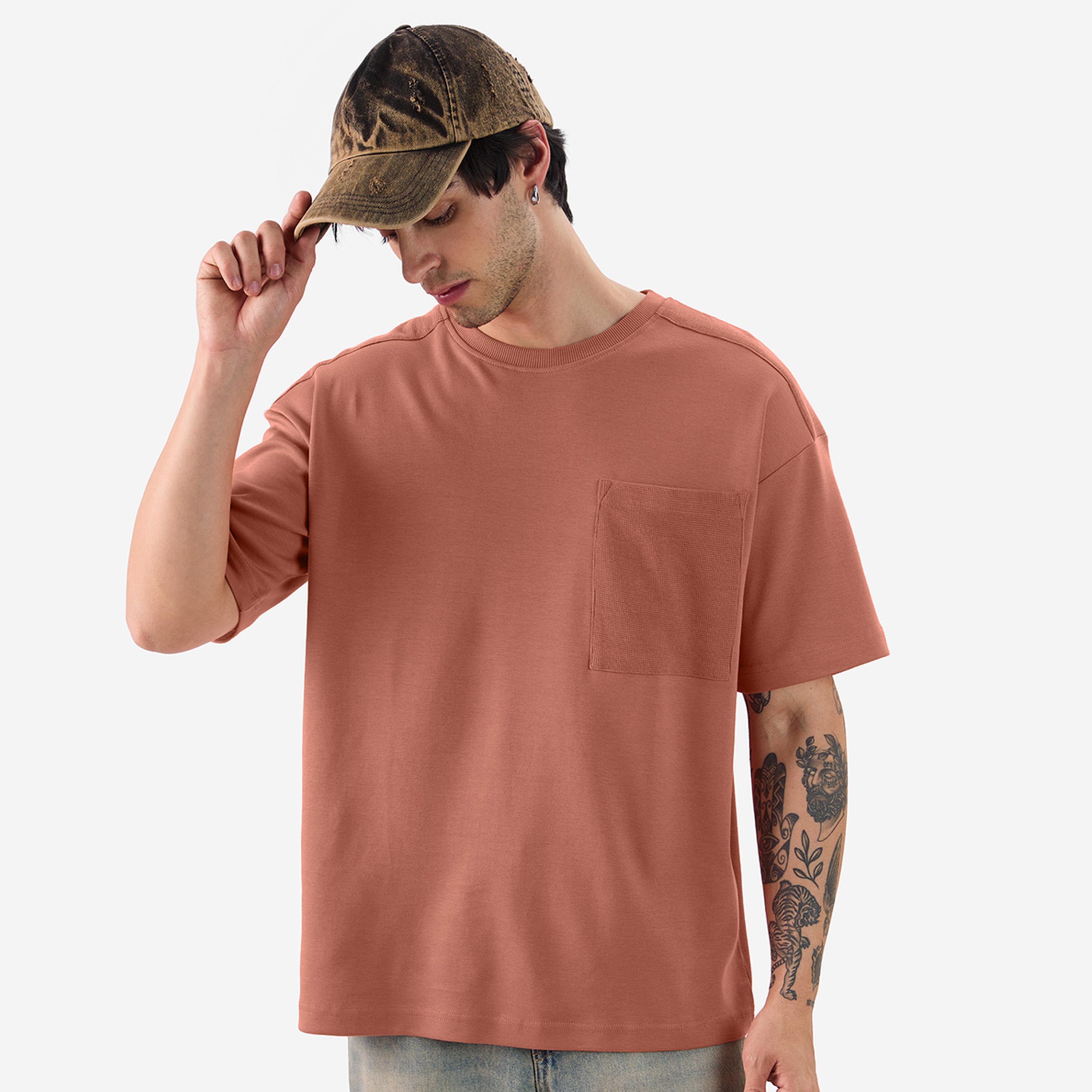 ذا سولد ستور × ستايلي - تي شيرت رجالي حجم كبير لون الصدأ مع جيب رقعة-men-clothing-tshirtsandpolos-tshirts-image-1