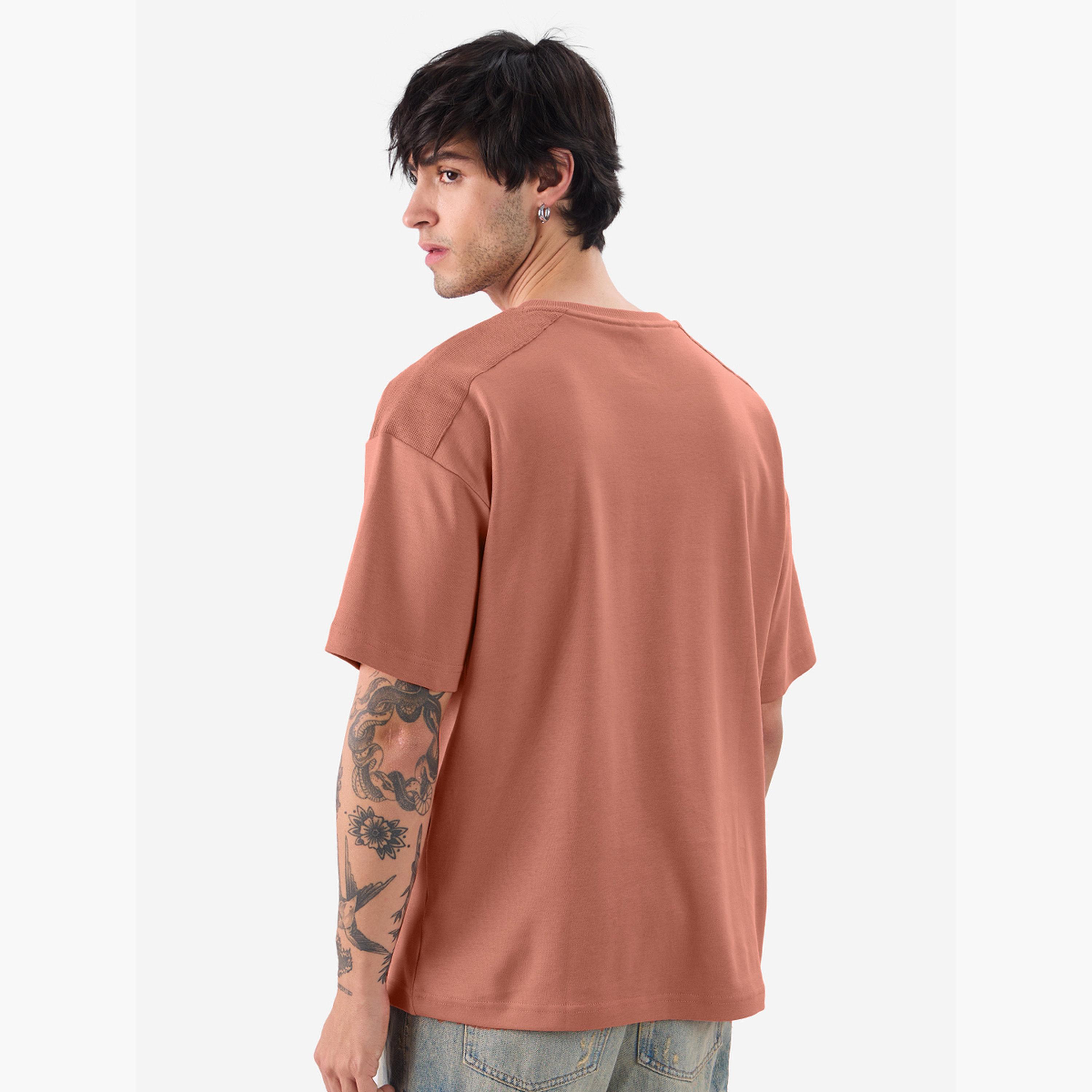 ذا سولد ستور × ستايلي - تي شيرت رجالي حجم كبير لون الصدأ مع جيب رقعة-men-clothing-tshirtsandpolos-tshirts-image-4