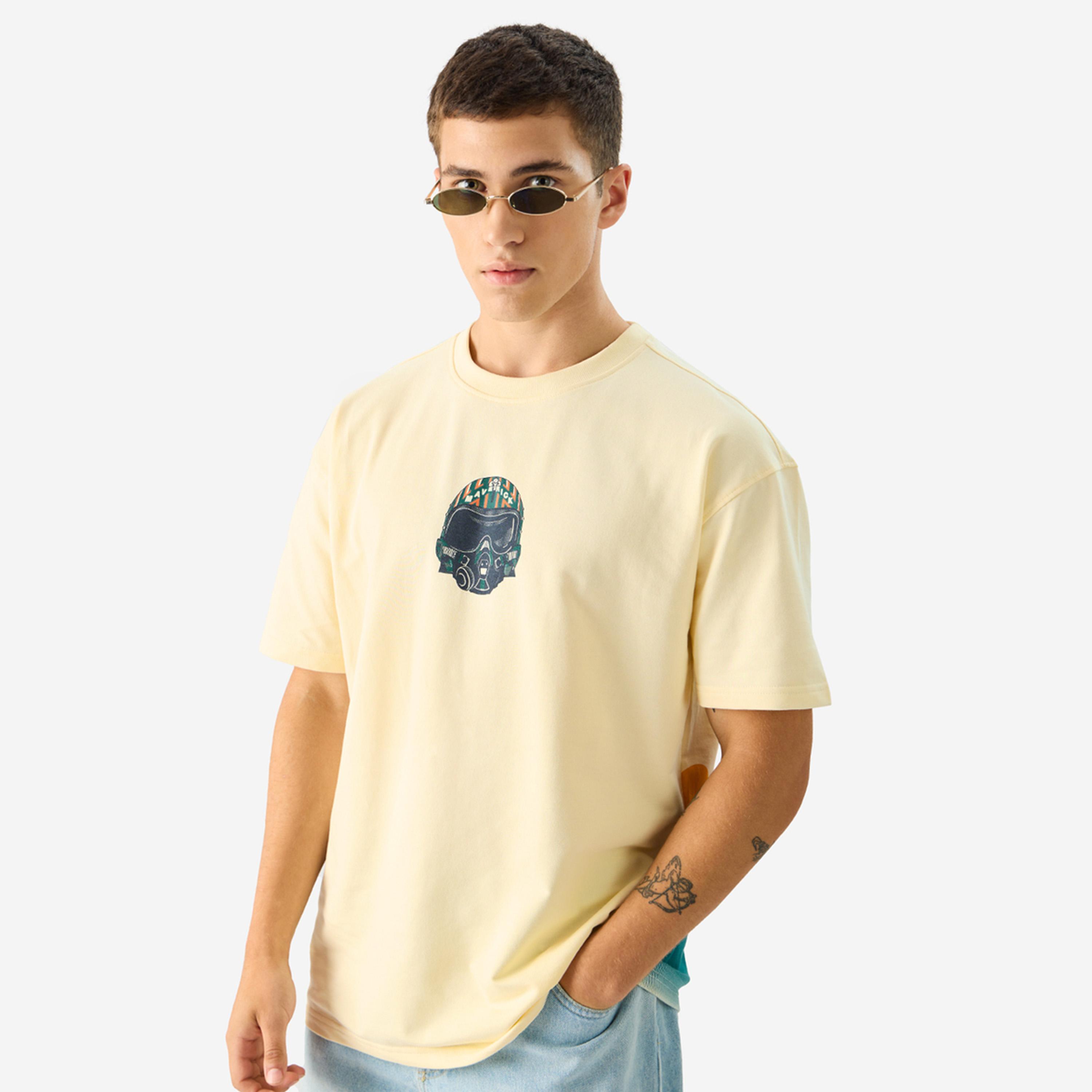 ذا سولد ستور × ستايلي - تي شيرت رجالي حجم كبير برسومات جرافيكية تول غن لون كريمي-men-clothing-tshirtsandpolos-tshirts-image-1