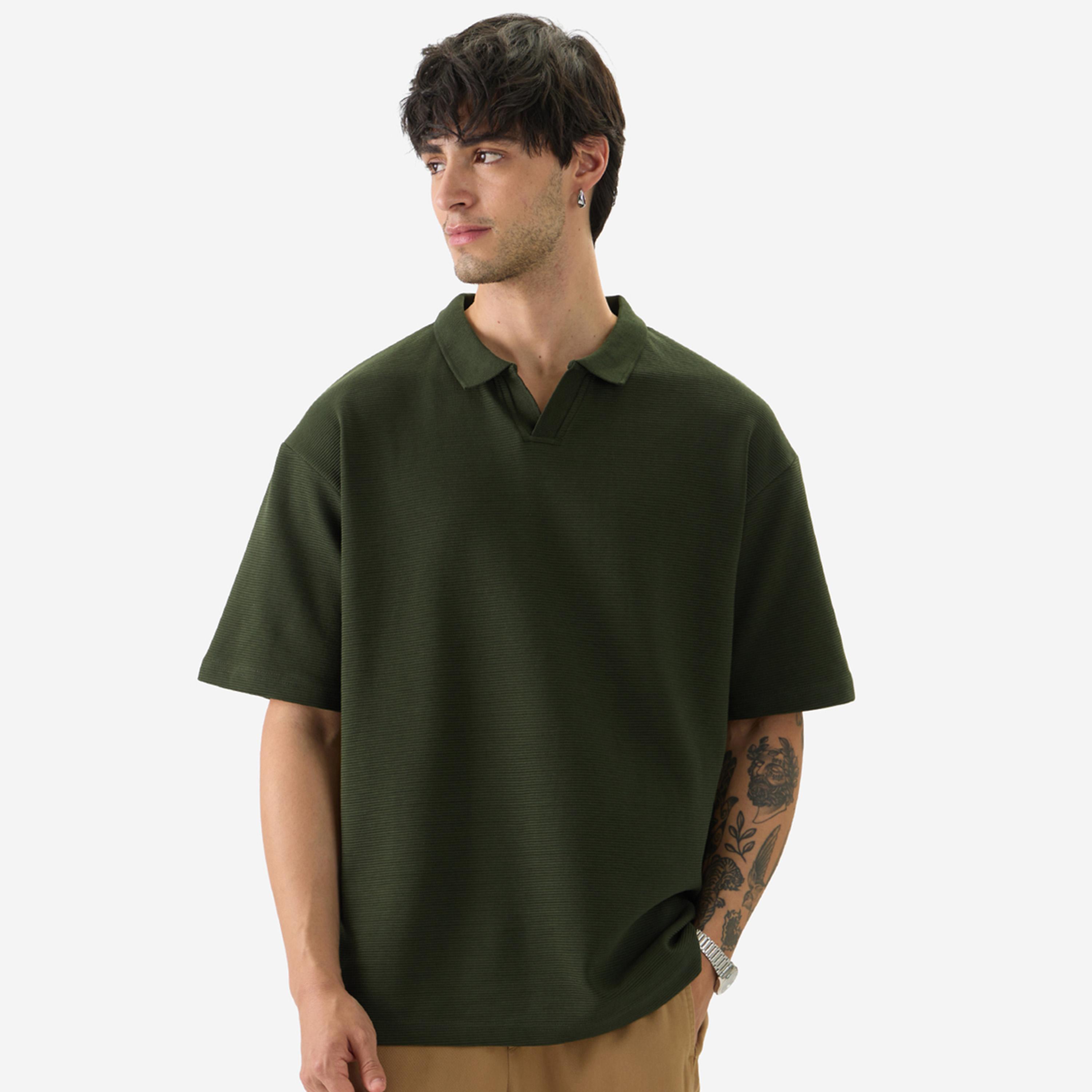 ذا سولد ستور × ستايلي - قميص بولو رجالي حجم كبير محبوك لون زيتوني-men-clothing-tshirtsandpolos-tshirts-image-1