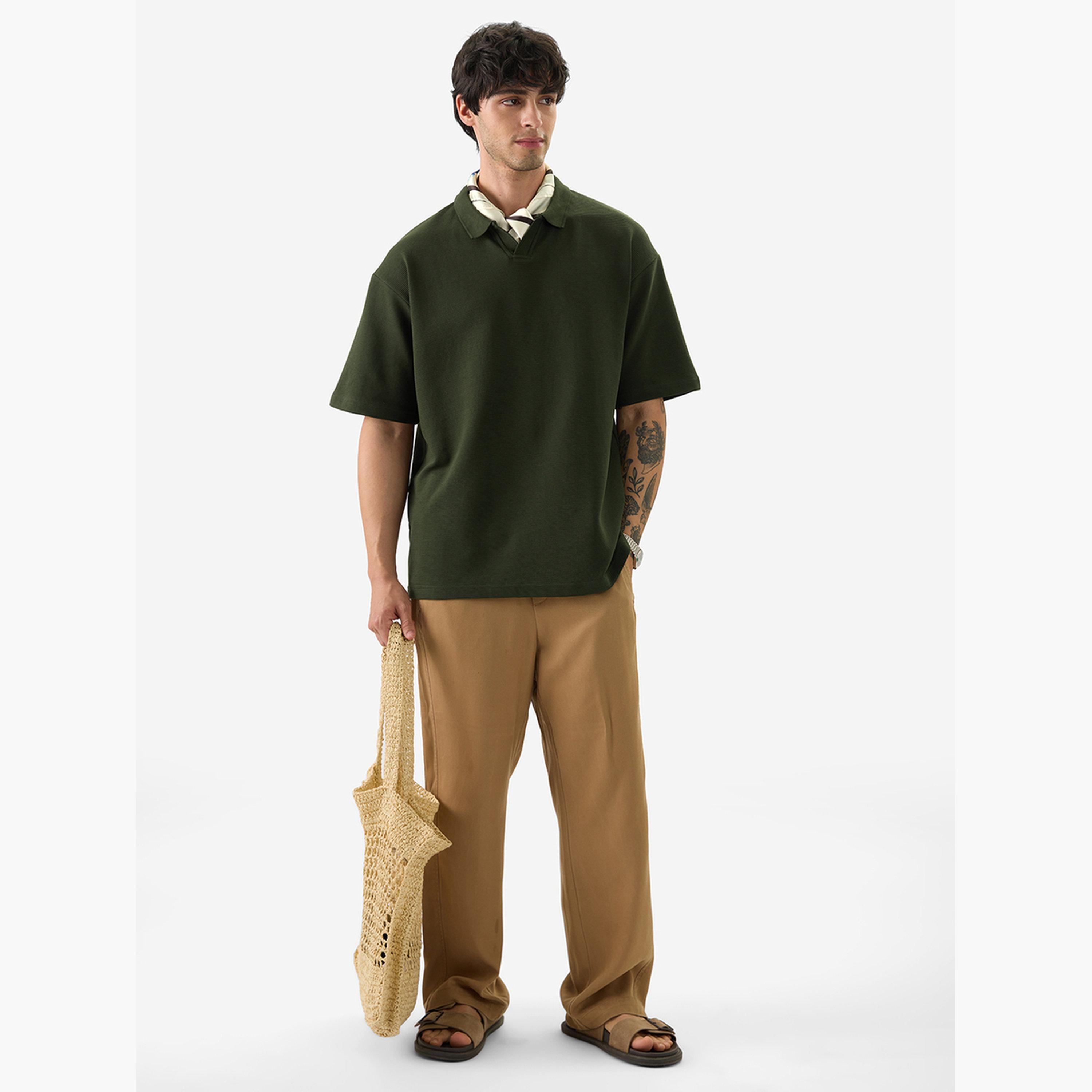 ذا سولد ستور × ستايلي - قميص بولو رجالي حجم كبير محبوك لون زيتوني-men-clothing-tshirtsandpolos-tshirts-image-2