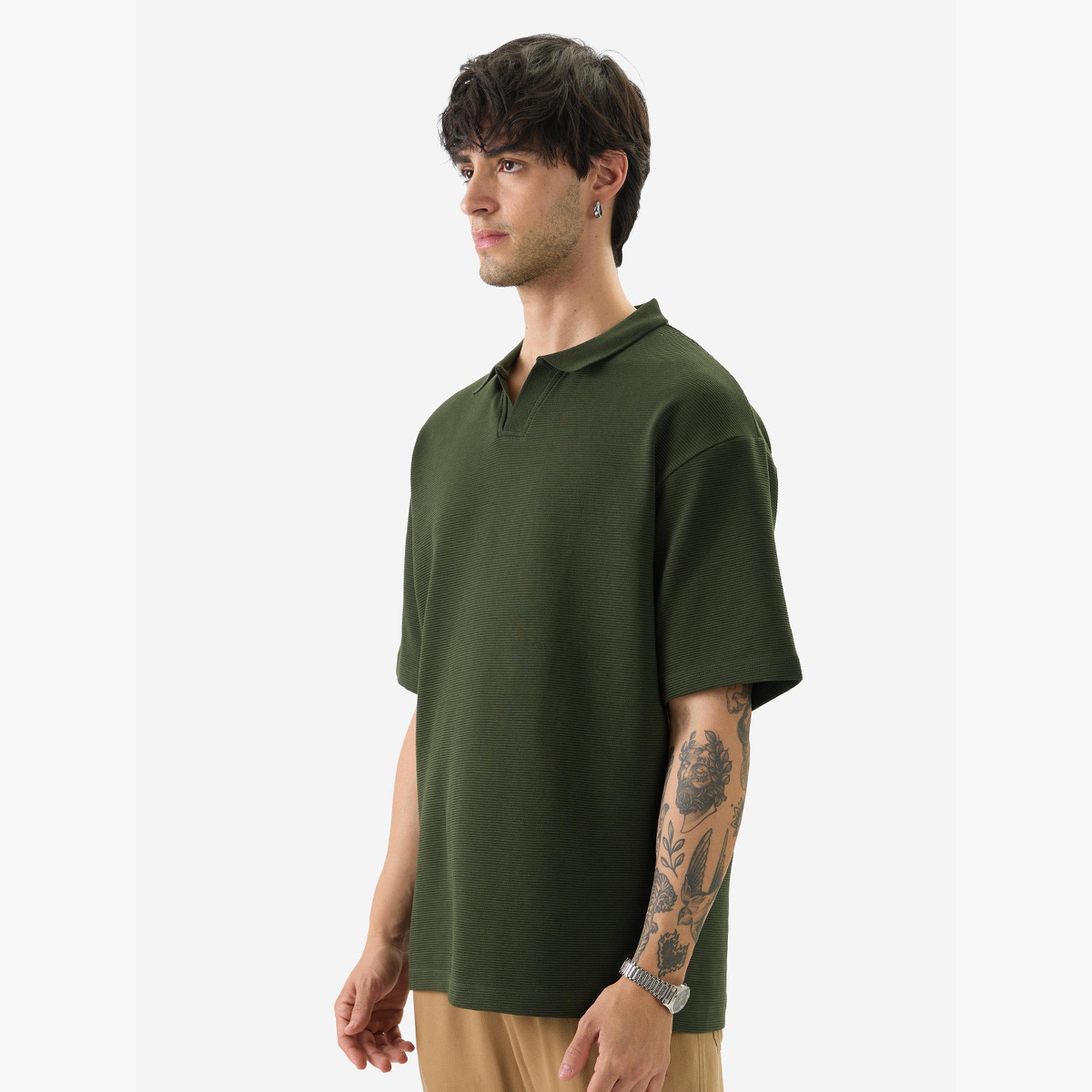 ذا سولد ستور × ستايلي - قميص بولو رجالي حجم كبير محبوك لون زيتوني-men-clothing-tshirtsandpolos-tshirts-image-3