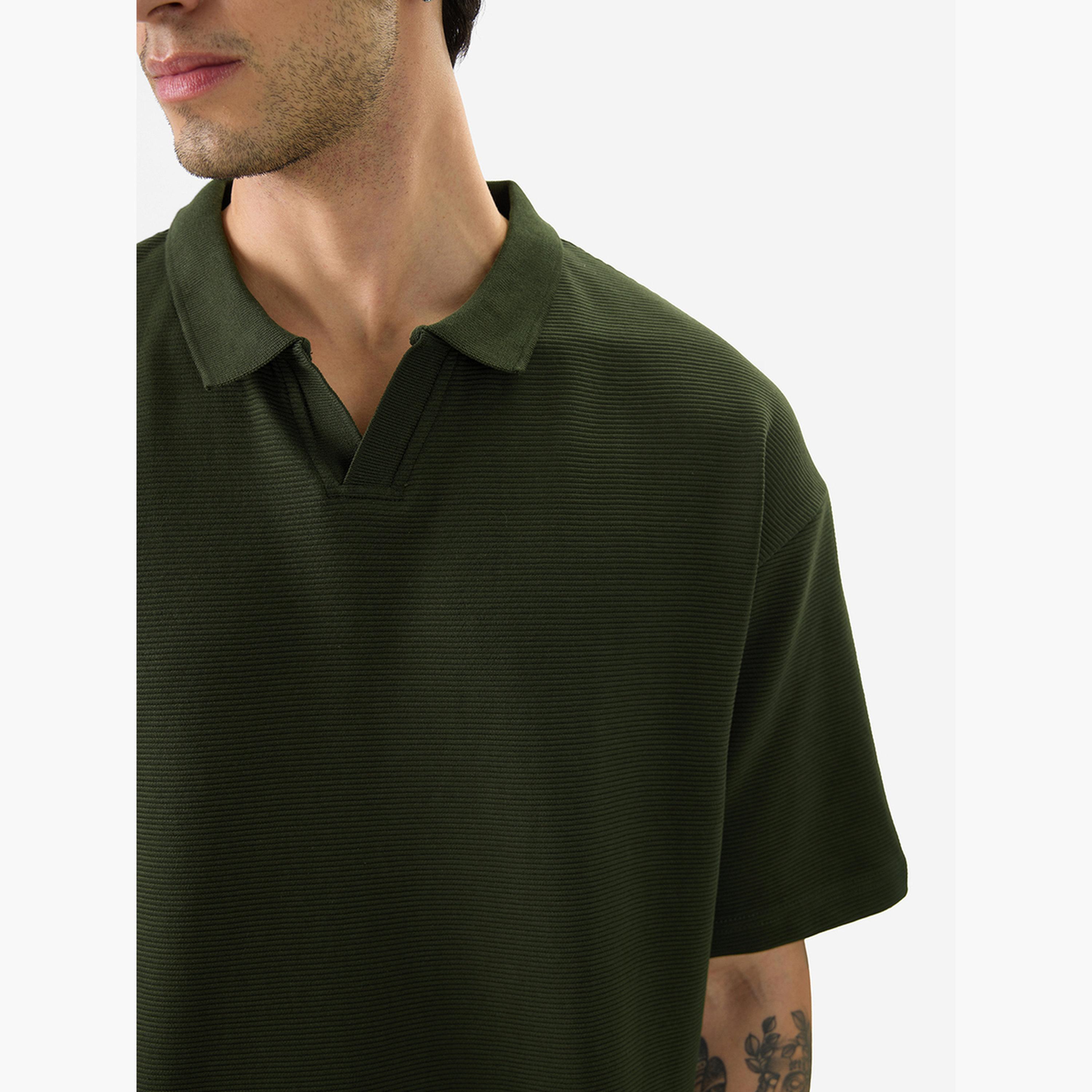 ذا سولد ستور × ستايلي - قميص بولو رجالي حجم كبير محبوك لون زيتوني-men-clothing-tshirtsandpolos-tshirts-image-5