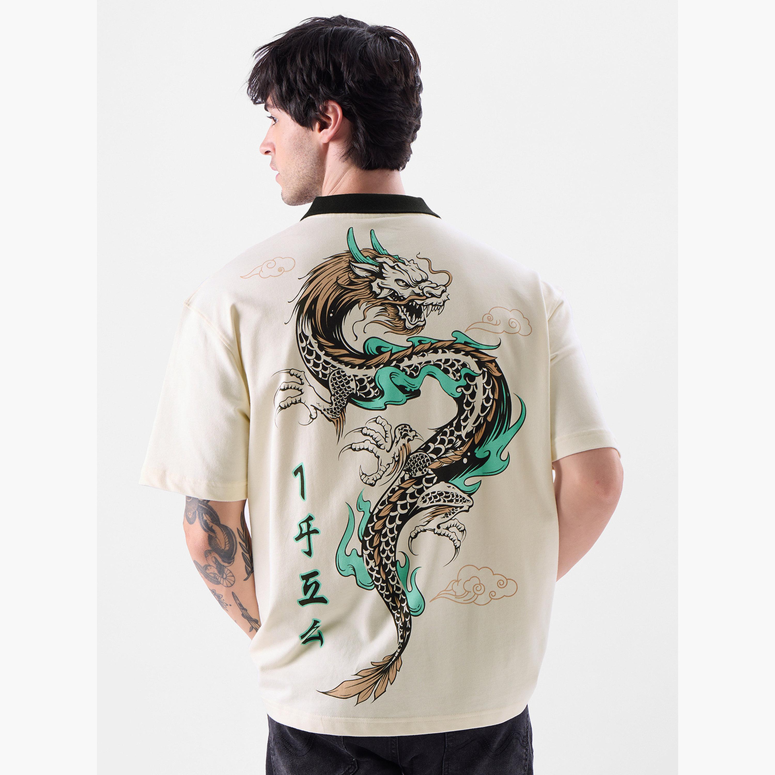 ذا سولد ستور × ستايلي - قميص بولو رجالي حجم كبير بطبعة تنين لون أبيض القديم-men-clothing-tshirtsandpolos-tshirts-image-2