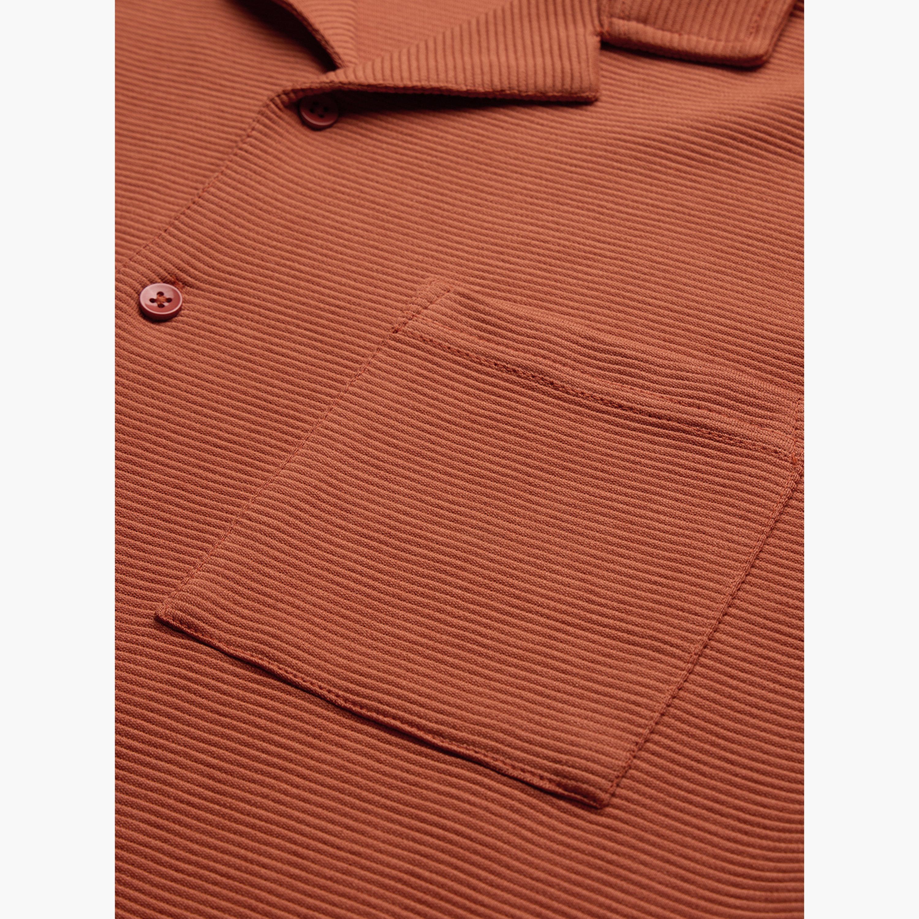 ذا سولد ستور × ستايلي - قميص رجالي برتقالي اللون بياقة منتجع وملمس مميز-men-clothing-shirts-image-6