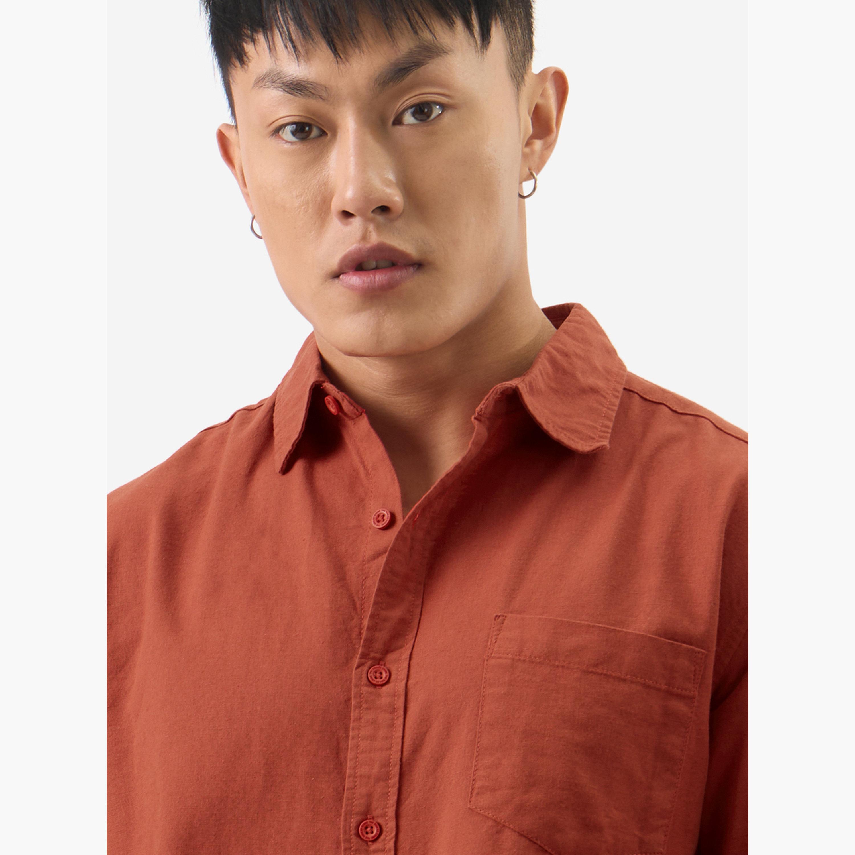 ذا سولد ستور × ستايلي - قميص رجالي من القطن والكتان بياقة واسعة بلون الصدأ-men-clothing-shirts-image-5
