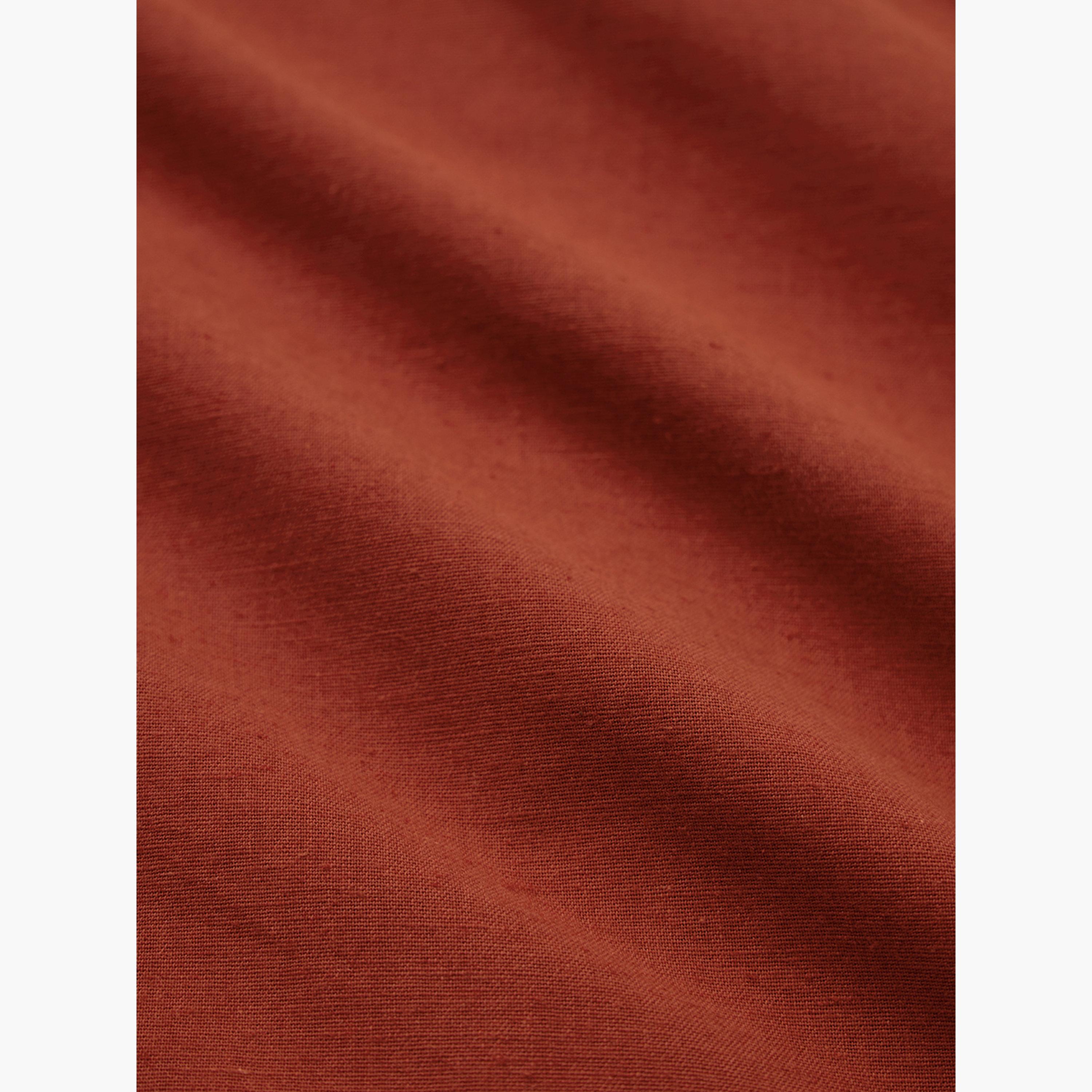 ذا سولد ستور × ستايلي - قميص رجالي من القطن والكتان بياقة واسعة بلون الصدأ-men-clothing-shirts-image-6