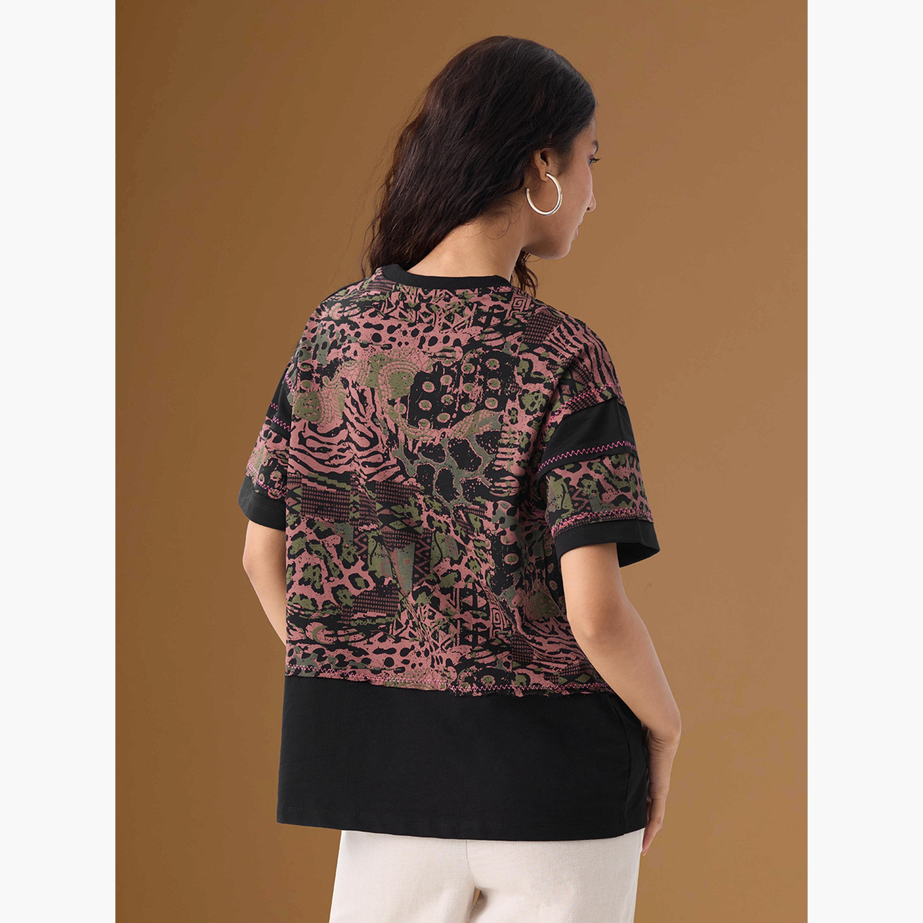 ذا سولد ستور × ستايلي - تي شيرت أسود بقصّة مريحة وطبعة قبلية-women-clothing-tshirts-image-4