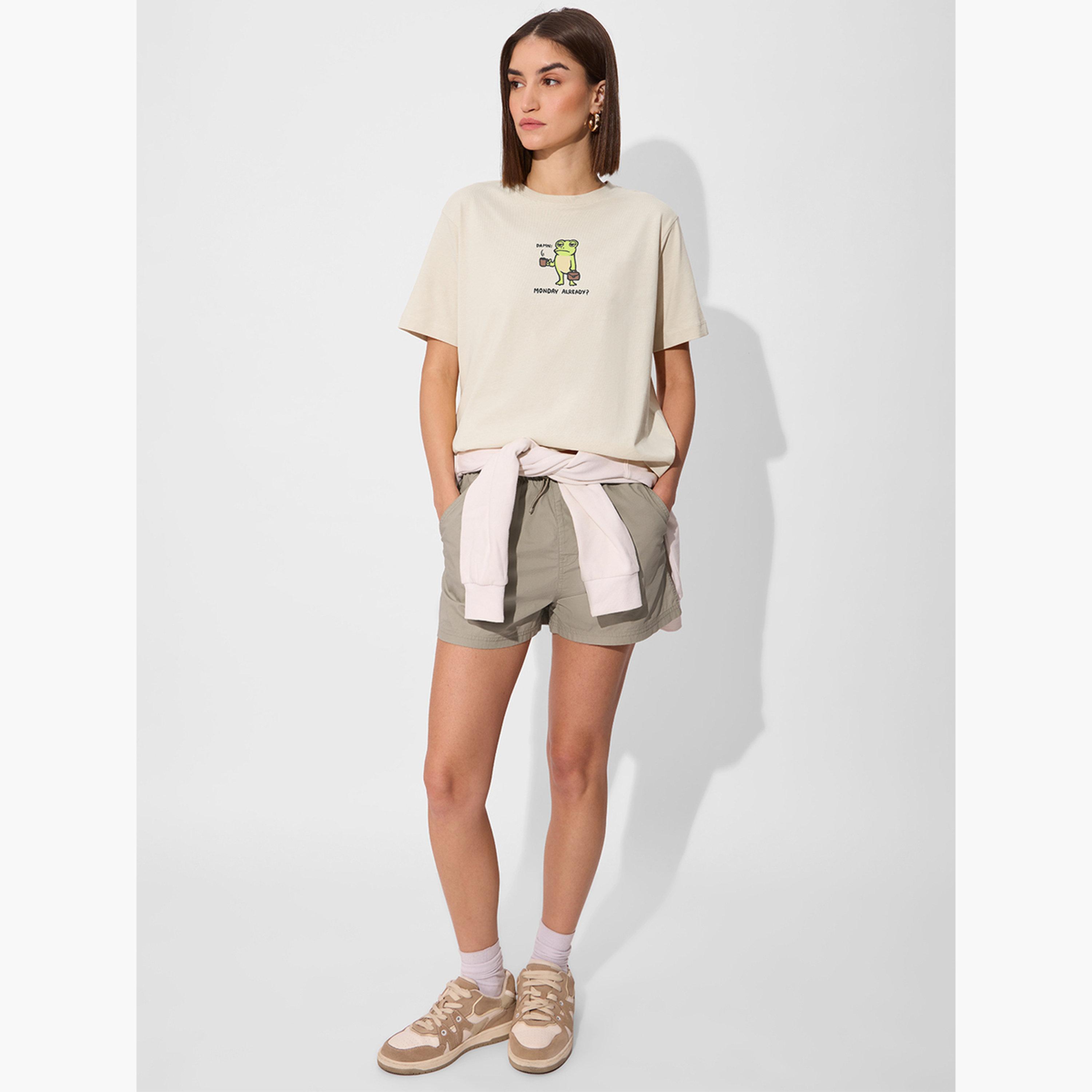 ذا سولد ستور × ستايلي - تي شيرت مريح برسومات ضفدع كريمي-women-clothing-tshirts-image-2