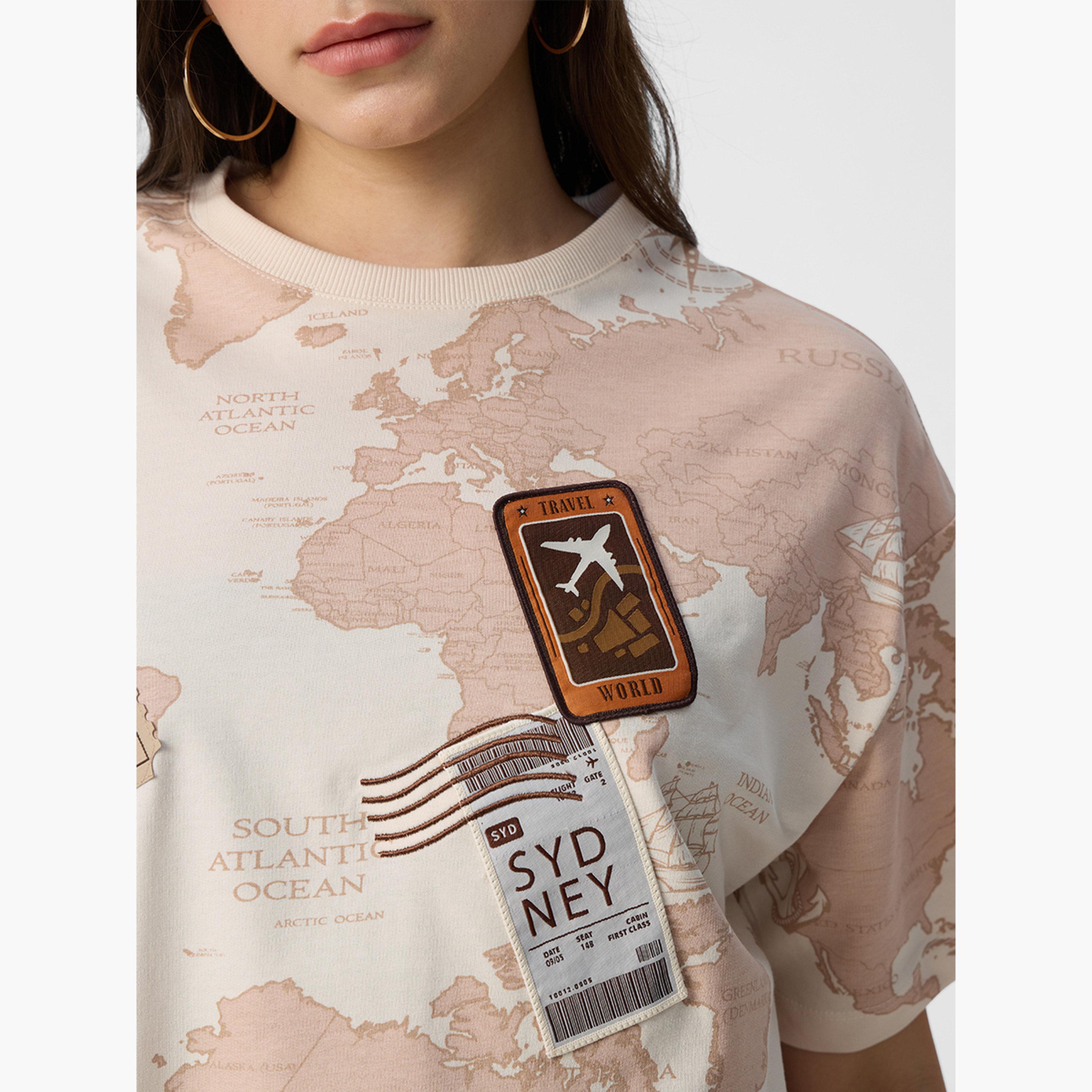 ذا سولد ستور × ستايلي - تي شيرت حجم كبير مطبوع عليه خريطة العالم لون بيج-women-clothing-tshirts-image-5