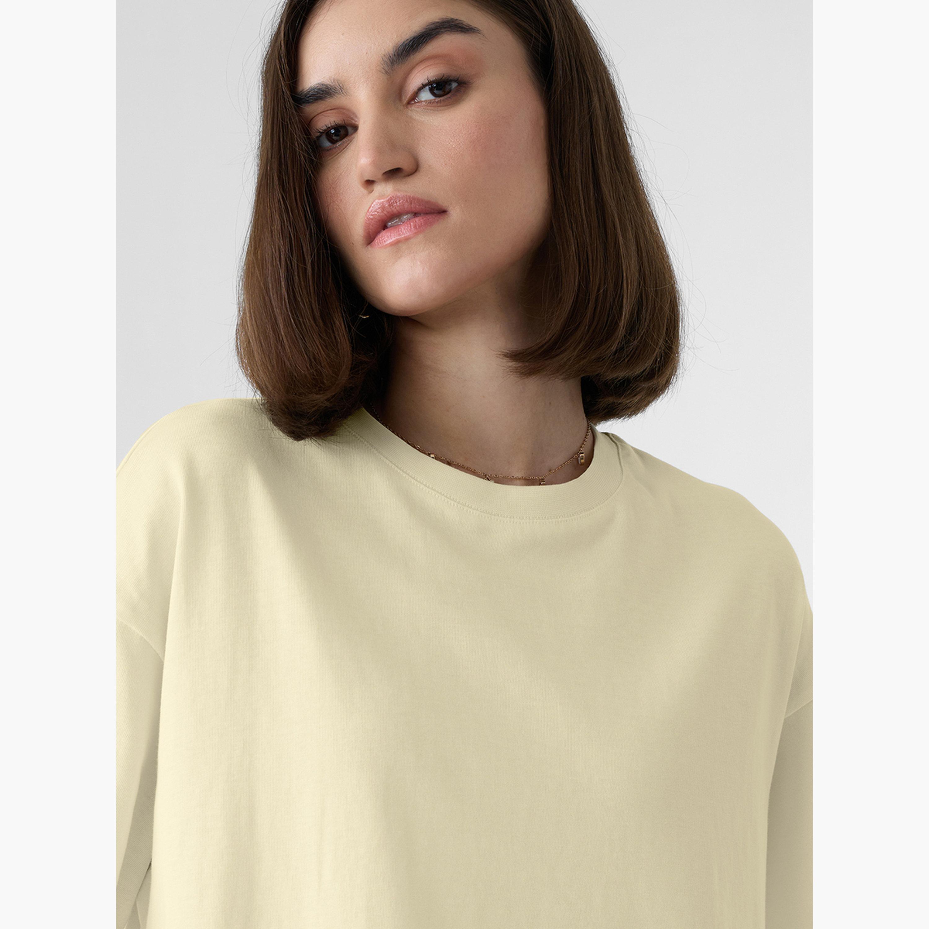ذا سولد ستور × ستايلي - تي شيرت أبيض فاتح بياقة دائرية وحجم كبير-women-clothing-tshirts-image-5