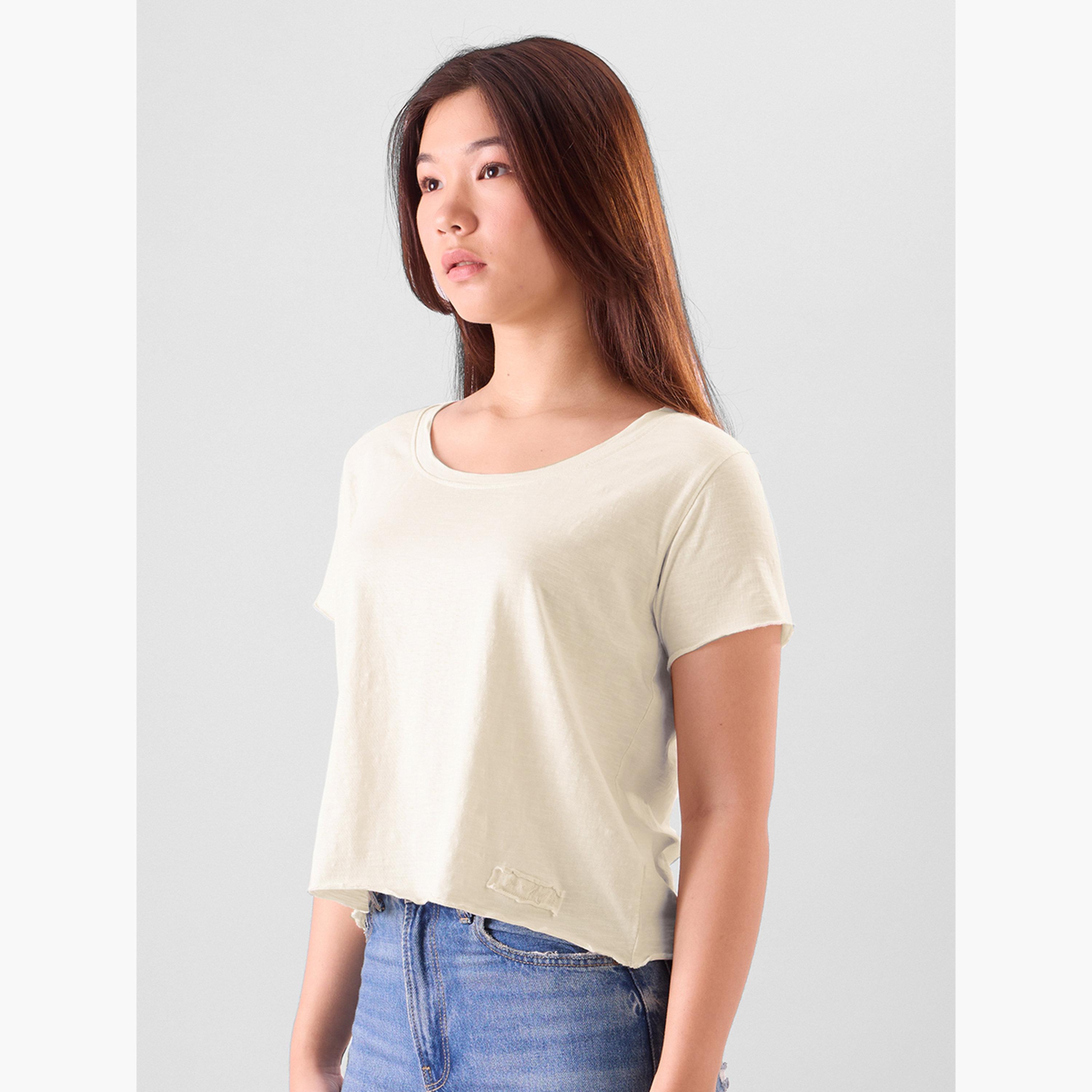 ذا سولد ستور × ستايلي - تي شيرت أبيض عاجي بقصة مريحة-women-clothing-tshirts-image-3