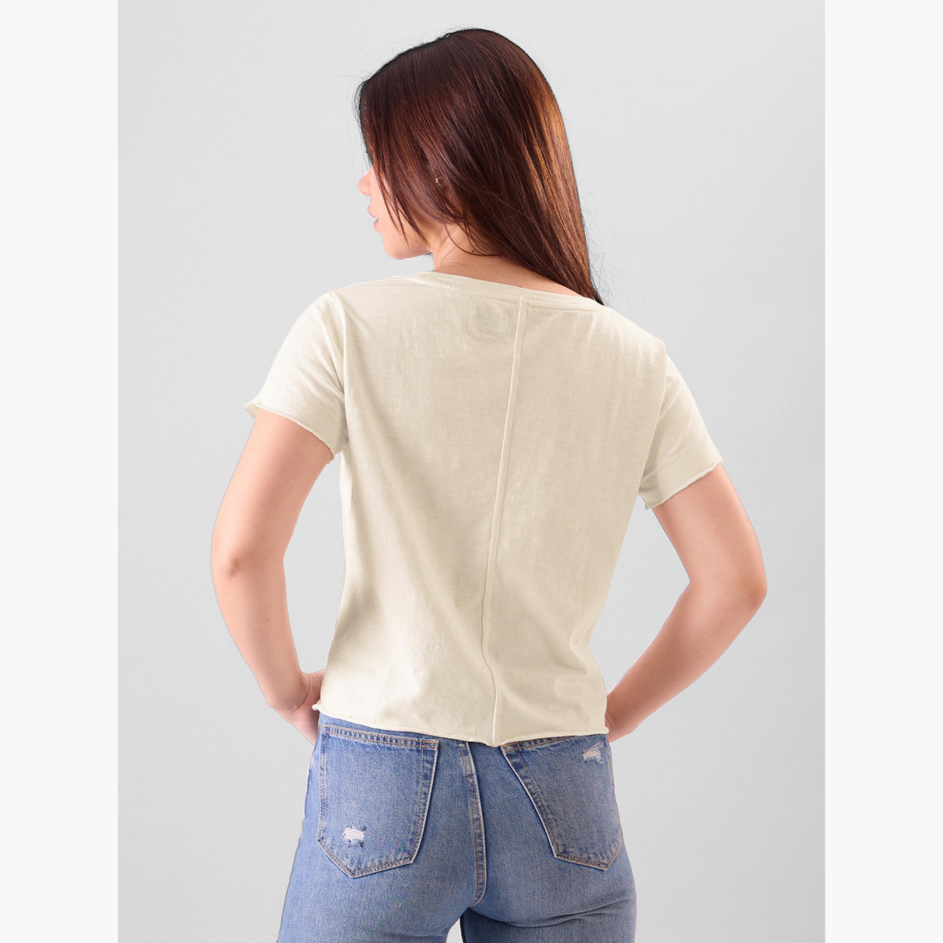 ذا سولد ستور × ستايلي - تي شيرت أبيض عاجي بقصة مريحة-women-clothing-tshirts-image-4