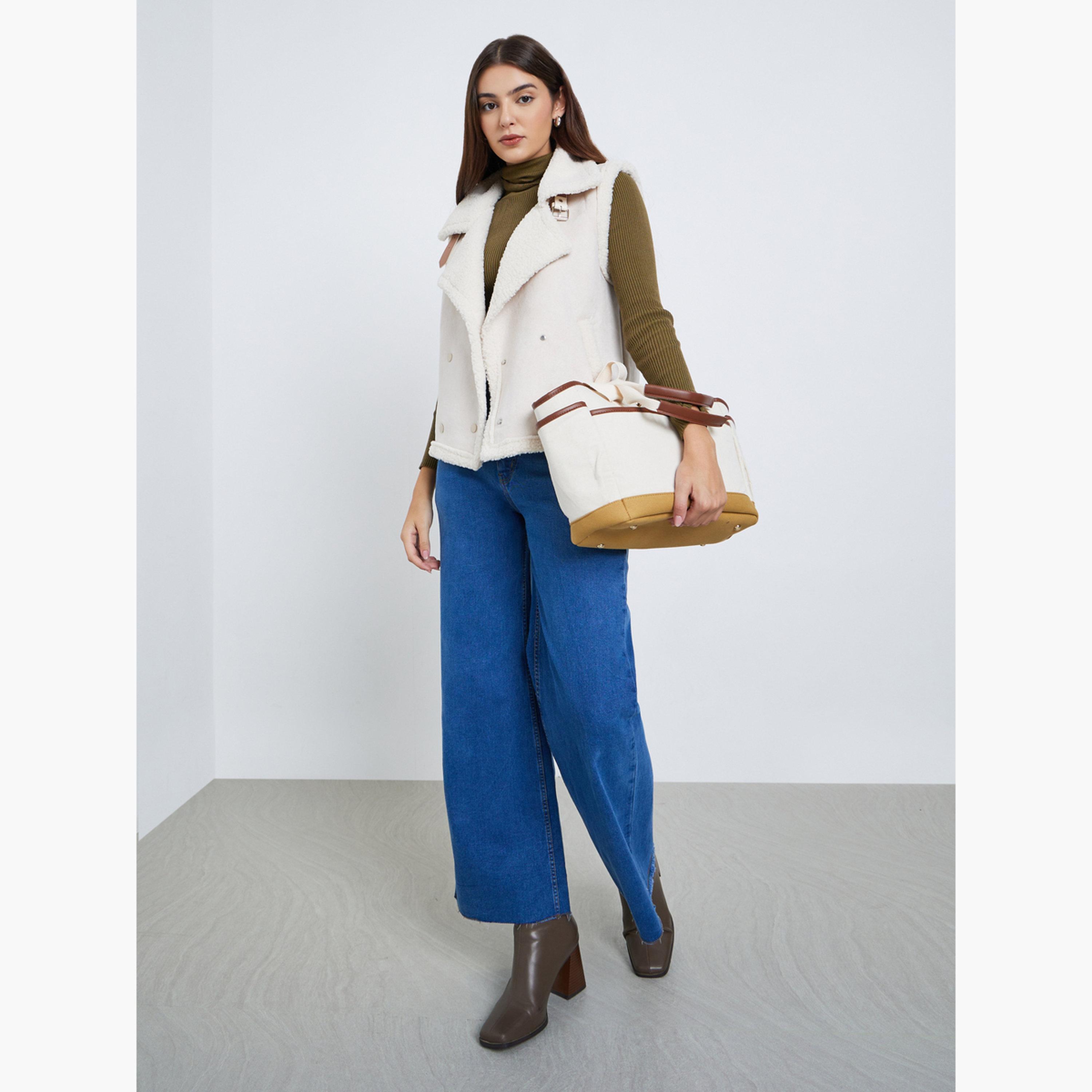 ستايلي - جيليه أبيض بدون أكمام مع بطانة من الفرو الصناعي-women-winterwear-coatsandjackets-jackets-image-2