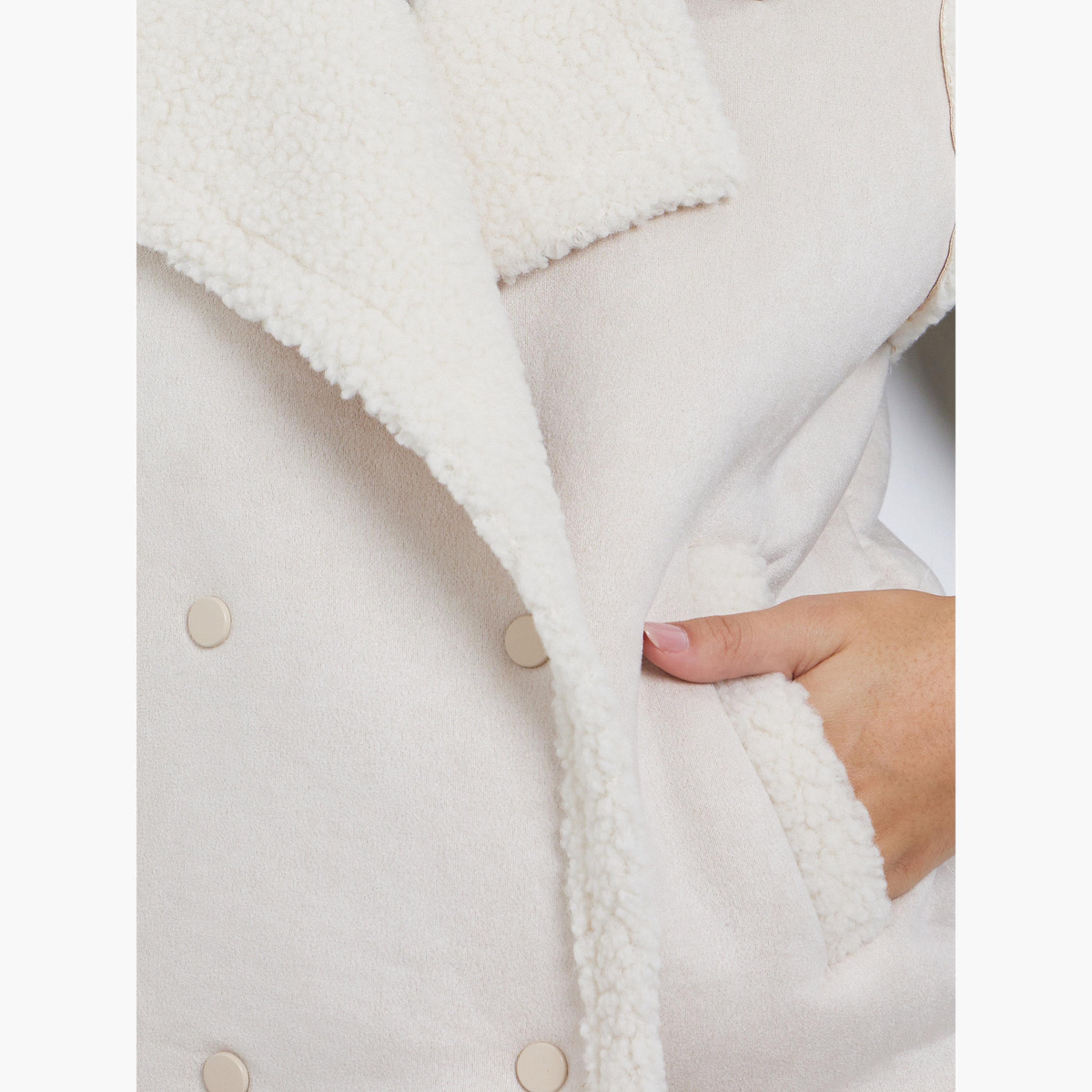 ستايلي - جيليه أبيض بدون أكمام مع بطانة من الفرو الصناعي-women-winterwear-coatsandjackets-jackets-image-4