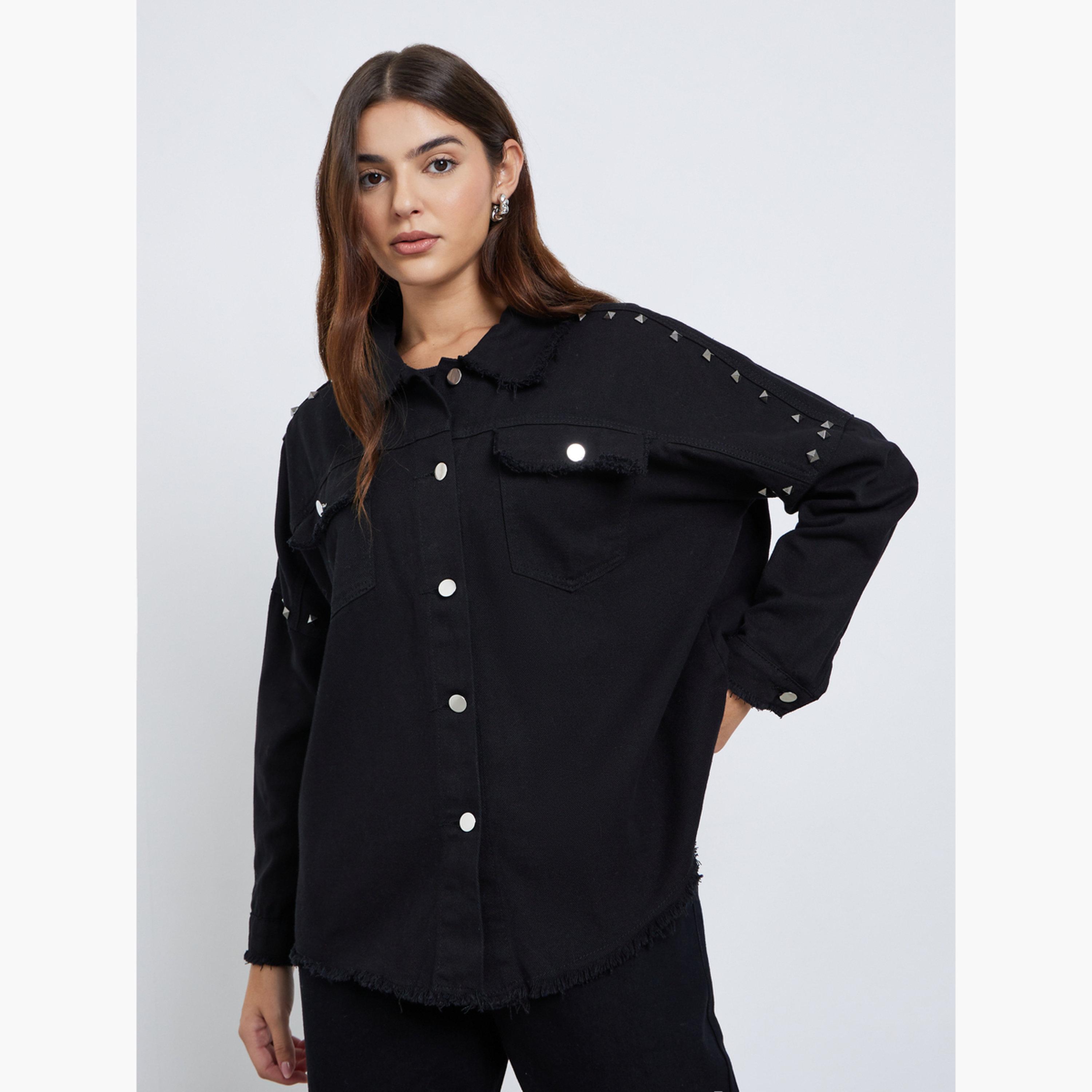 ستايلي - قميص جينز أسود مرصع بمسامير تصميم واسع وحافة مهترئة للنساء-women-clothing-shirtsandblouses-shirts-image-1