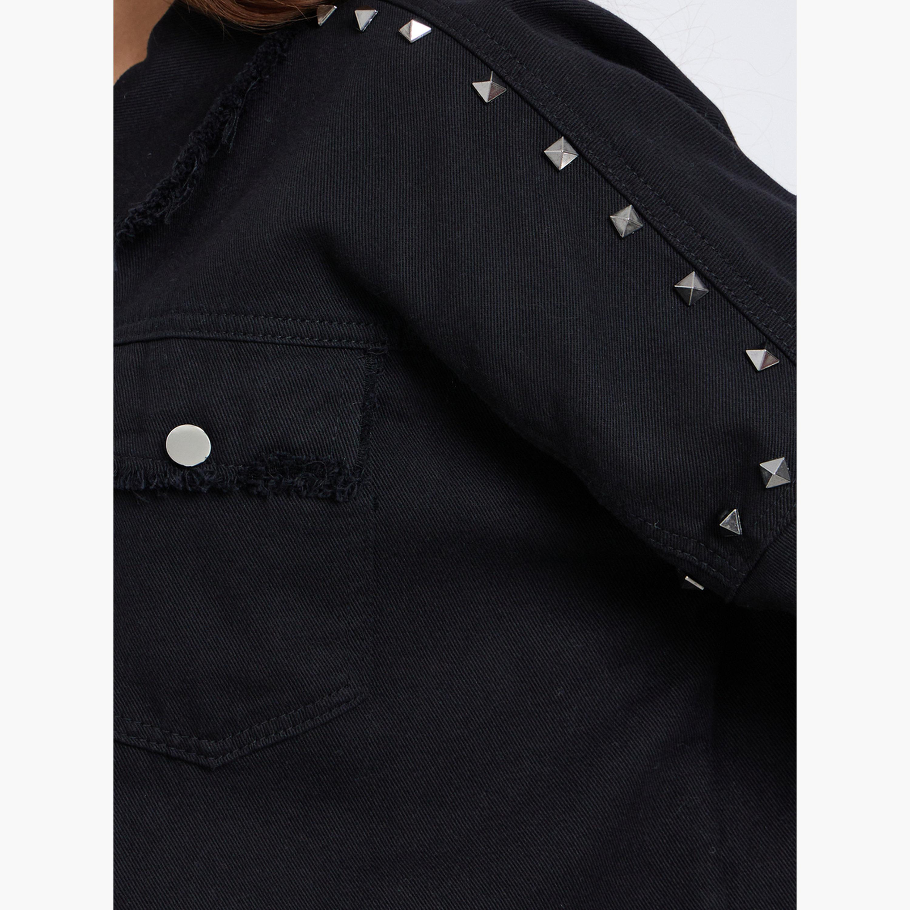 ستايلي - قميص جينز أسود مرصع بمسامير تصميم واسع وحافة مهترئة للنساء-women-clothing-shirtsandblouses-shirts-image-4