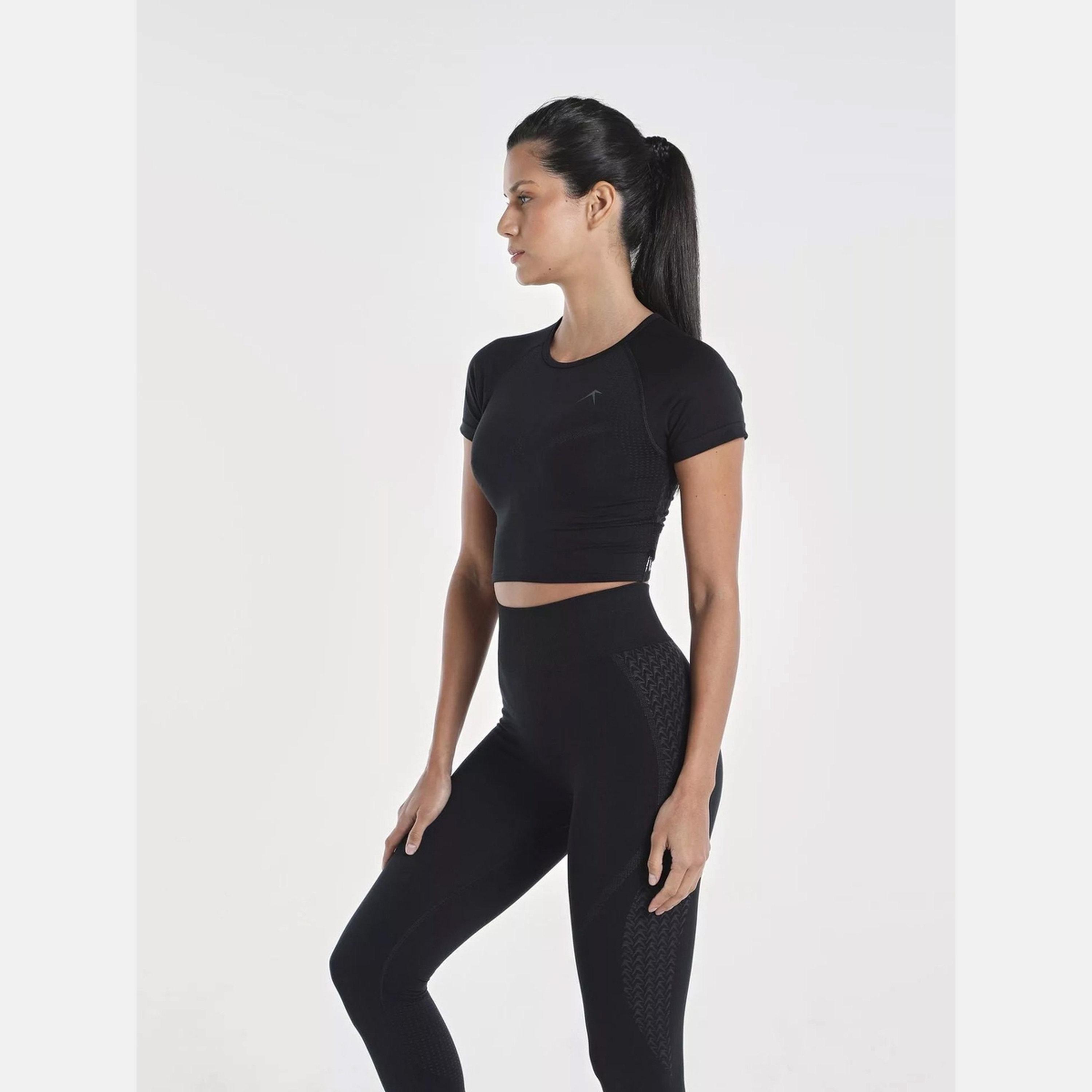 ويزارد × ستايلي - بلوزة قصيرة نسائية سوداء سادة بدون درزات-women-clothing-tshirts-image-4