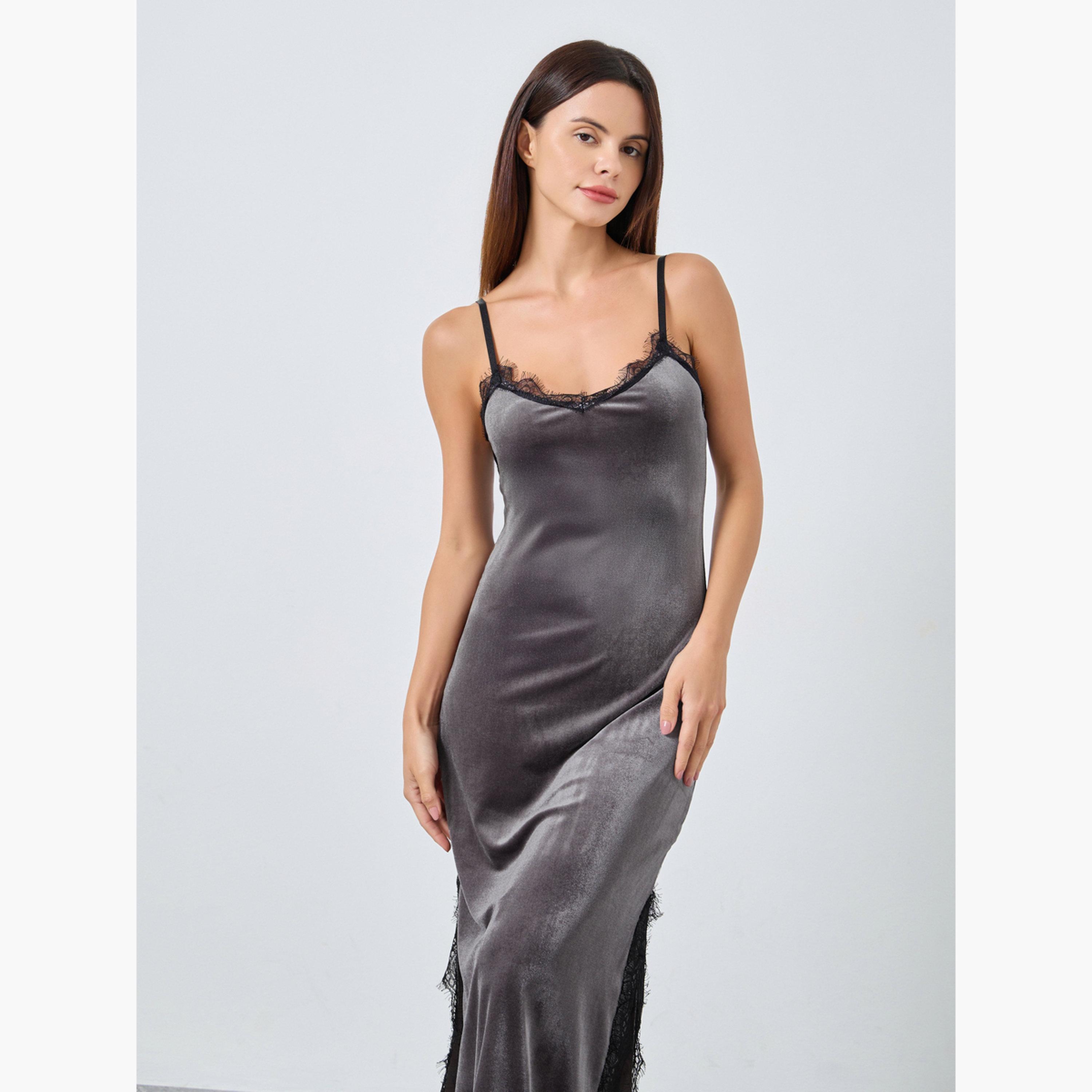 ستايلي - فستان مخملي بفتحة جانبية وحواف دانتيل متباينة-women-clothing-nightwear-nighties-image-2