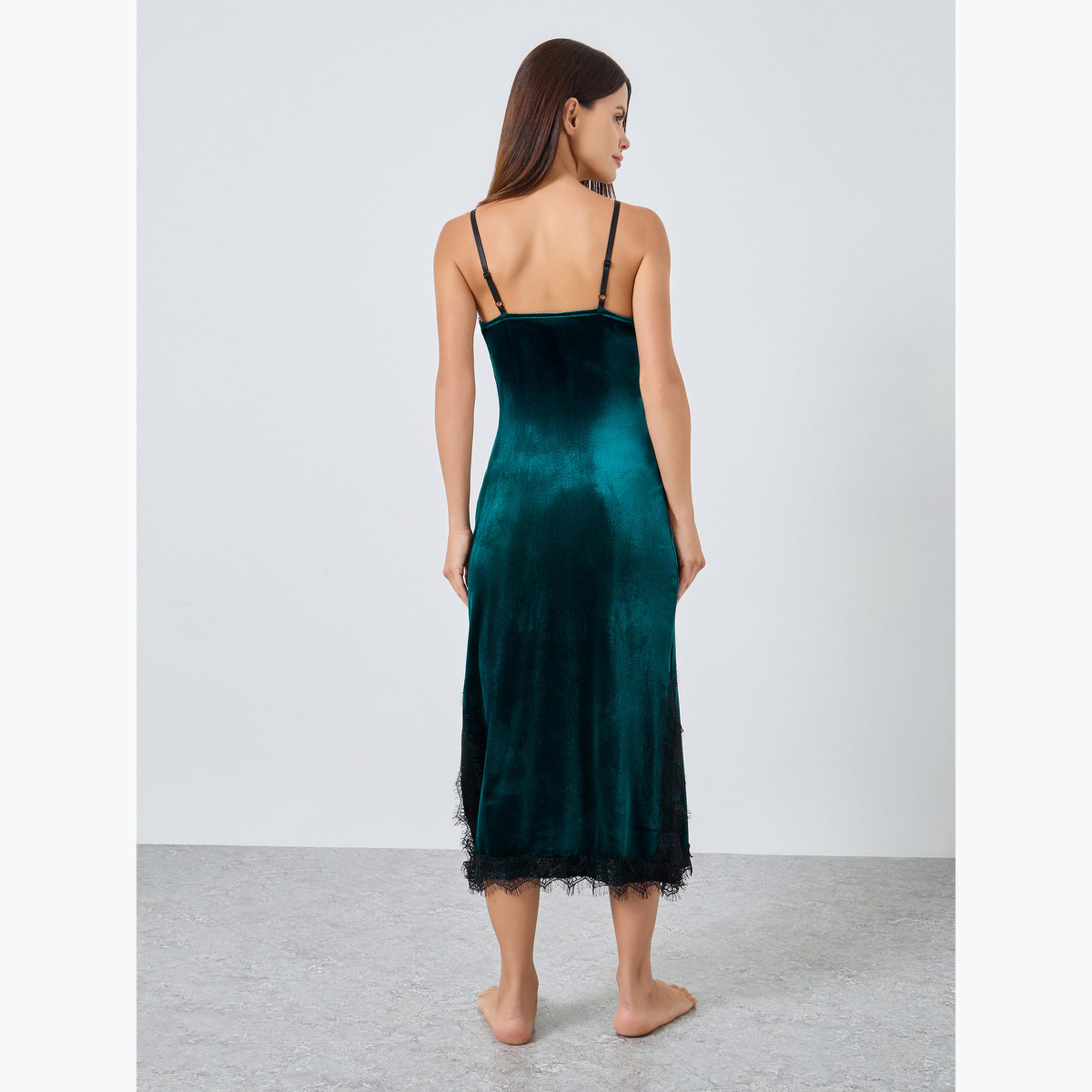 ستايلي - فستان مخملي بفتحة جانبية وحواف دانتيل متباينة للنساء-women-clothing-nightwear-nighties-image-3