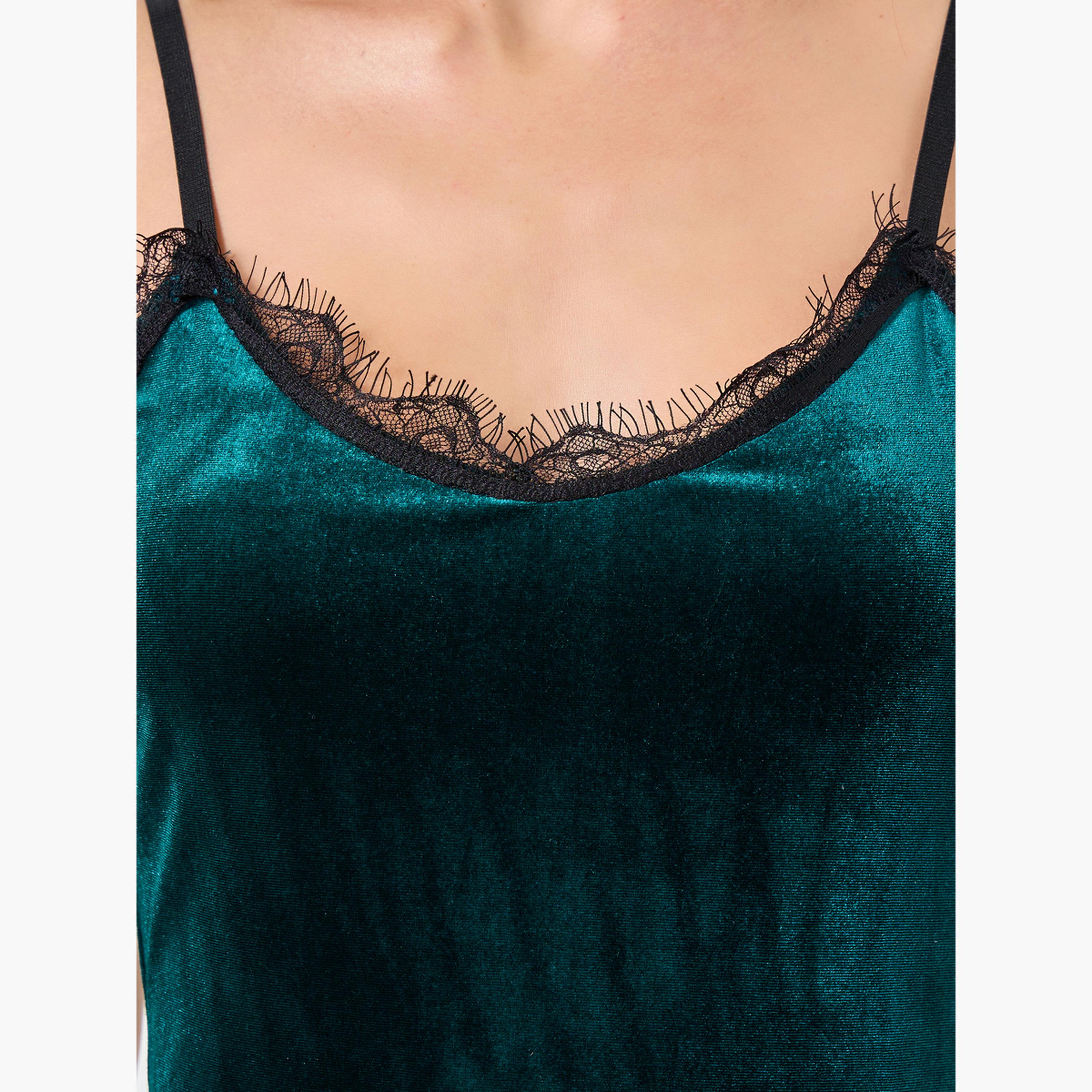 ستايلي - فستان مخملي بفتحة جانبية وحواف دانتيل متباينة للنساء-women-clothing-nightwear-nighties-image-4