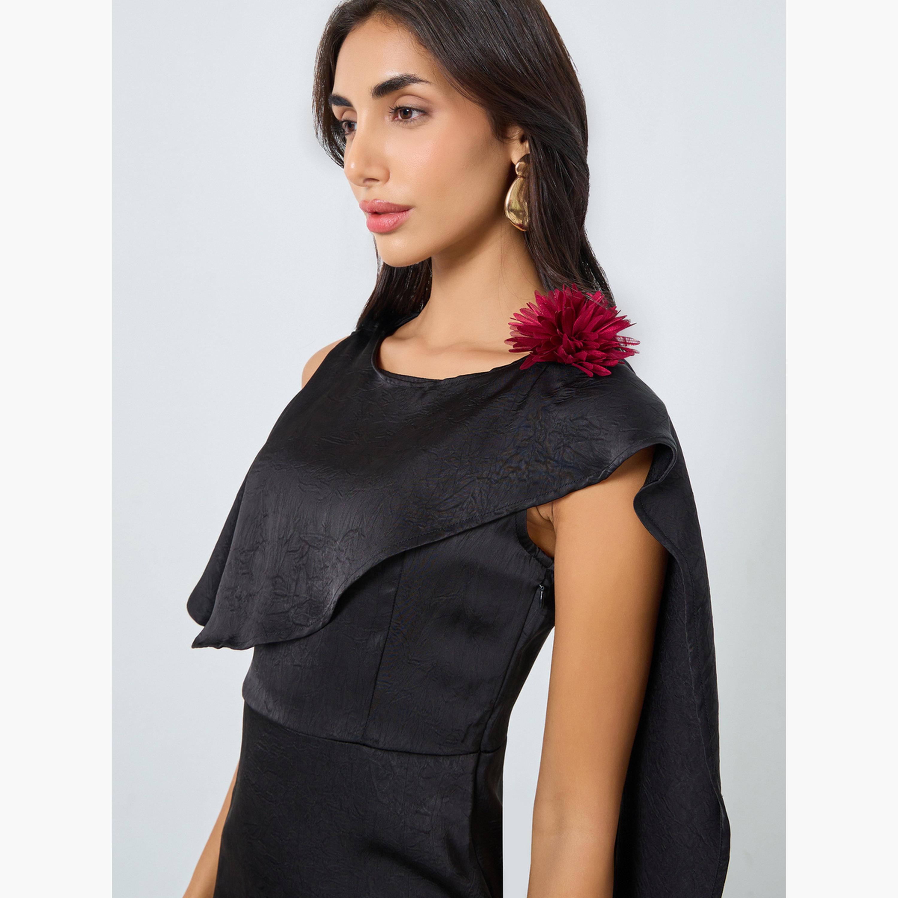 ستايلي - فستان أسود متوسط ​​الطول مع تفاصيل كورساج-women-clothing-dresses-image-4