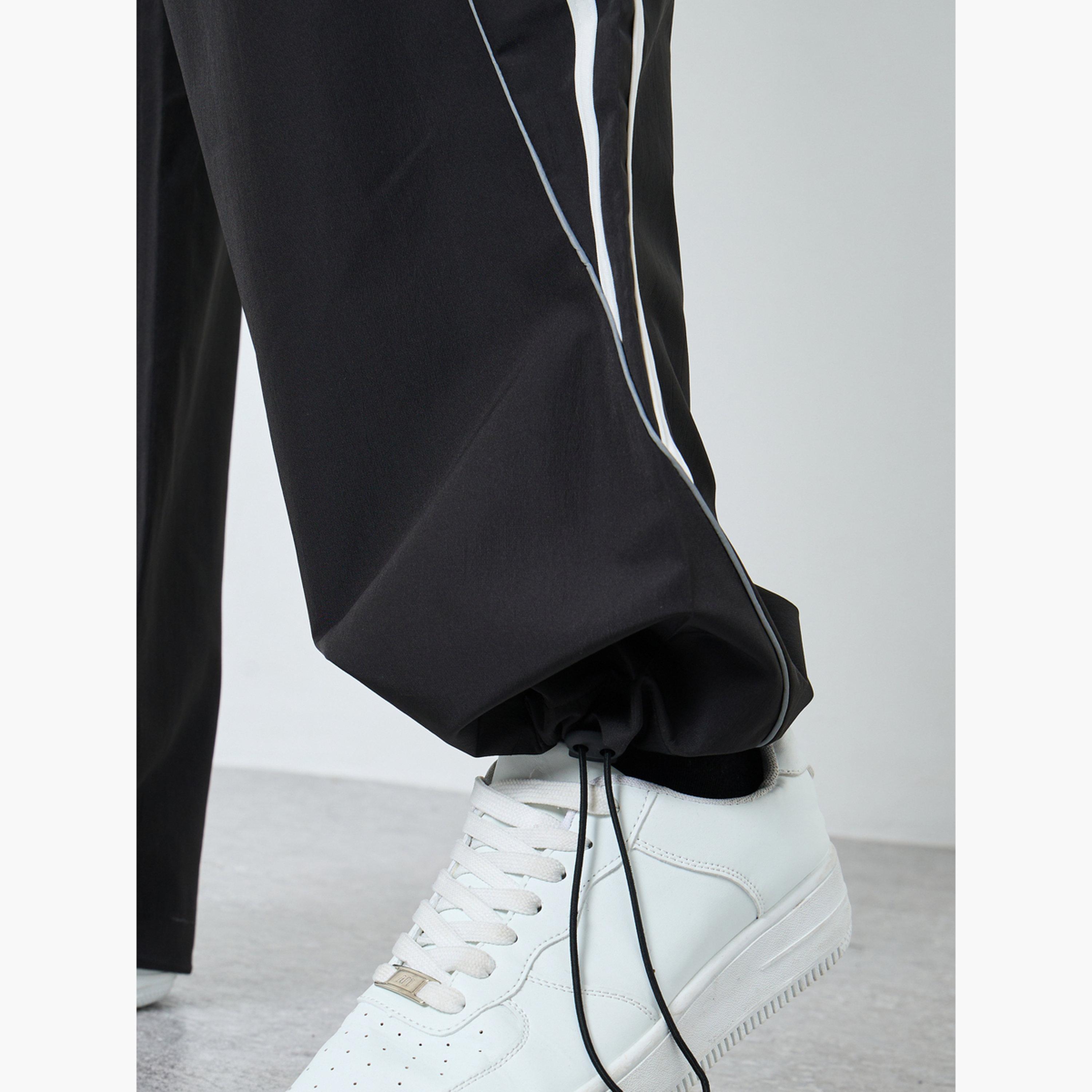 ستايلي - بنطال رياضي بقص وحياكة لوحة بتفاصيل مخططة للرجال-men-clothing-bottoms-joggers-image-3