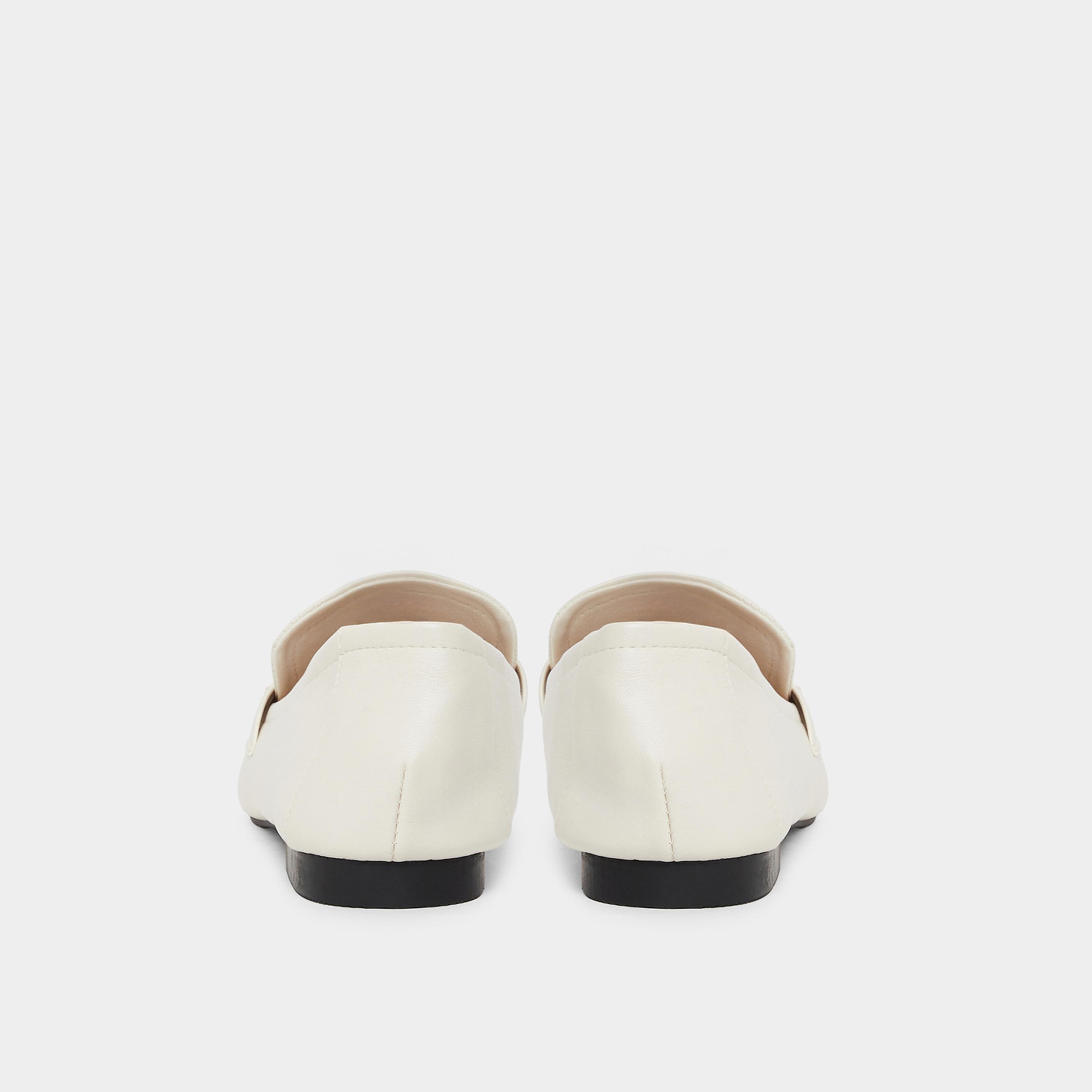 ستايلي - حذاء لوفر كريمي بمقدمة مربعة وديكور بإبزيم للنساء-women-shoes-loafersandmoccasins-image-5