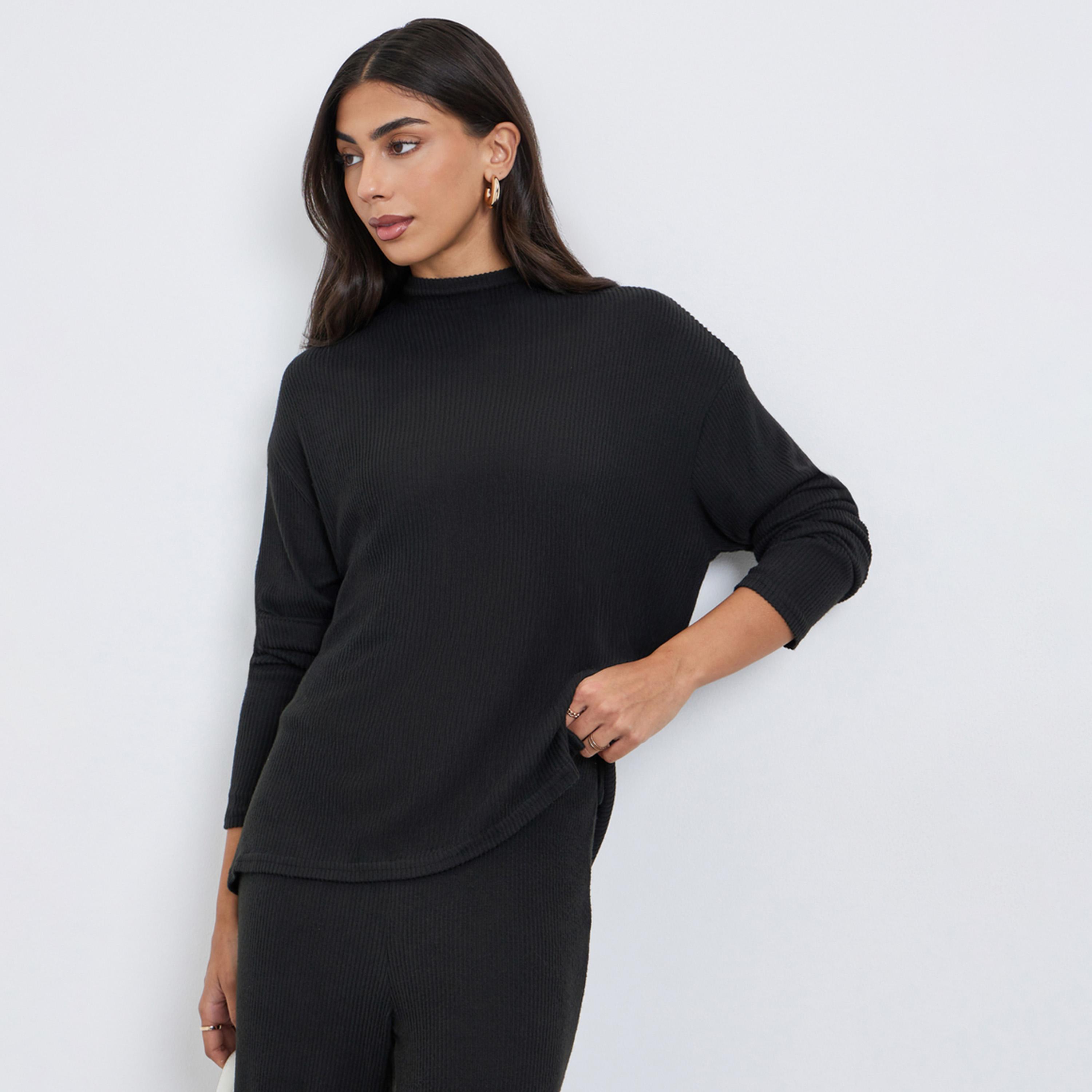 ستايلي - بلوزة محبوكة سوداء مضلعة ذات أكتاف منسدلة وفتحة-women-clothing-tshirts-image-1