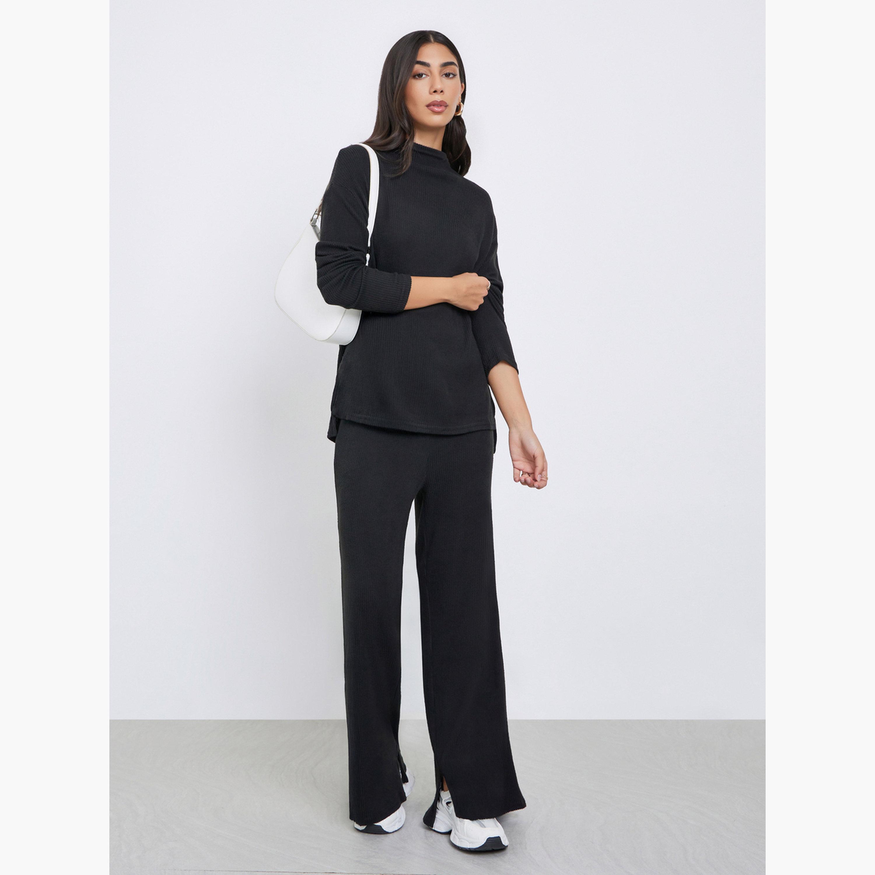 ستايلي - بلوزة محبوكة سوداء مضلعة ذات أكتاف منسدلة وفتحة-women-clothing-tshirts-image-2