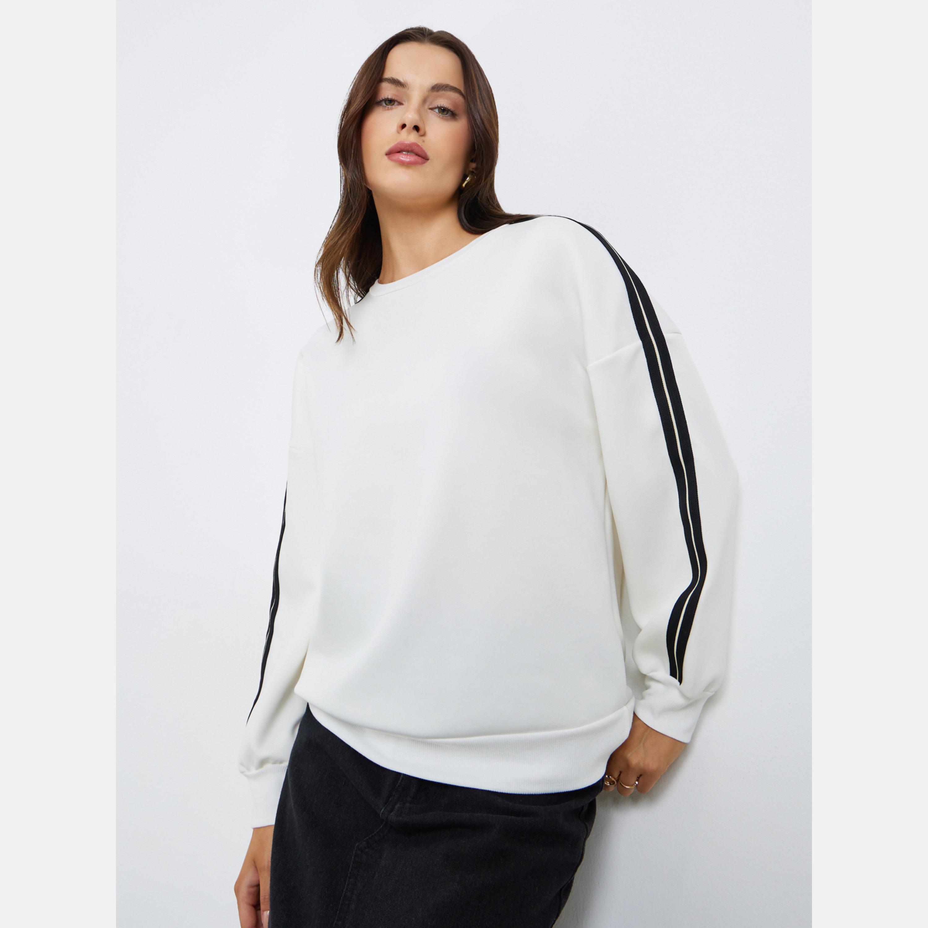 ستايلي - سويت شيرت نسائي مخطط برقبة دائرية وأكمام طويلة-women-clothing-hoodiesandsweatshirts-sweatshirts-image-1