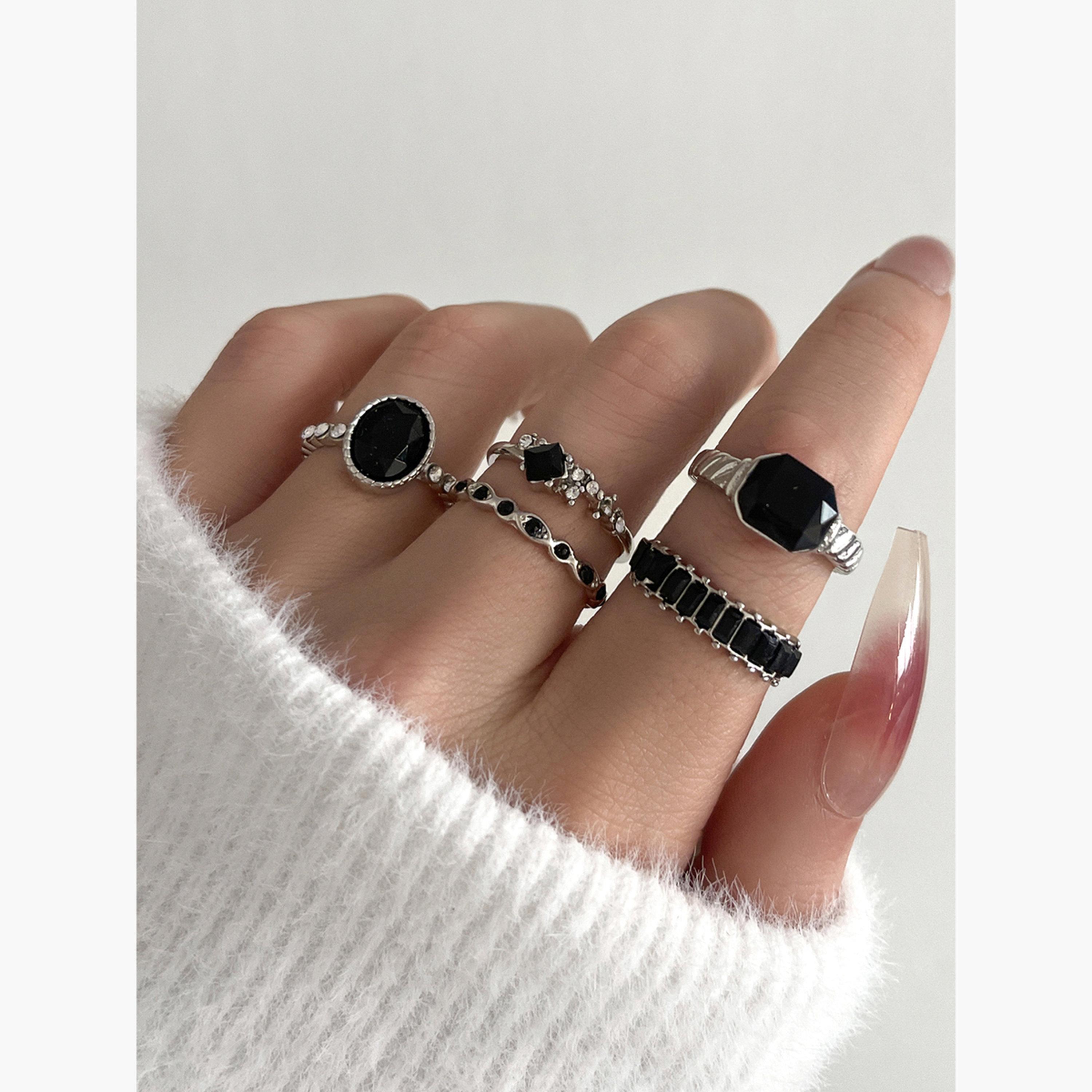 تيك تو - مجموعة من 5 خواتم فضية مميزة-women-watchesandjewellery-jewellery-rings-image-2