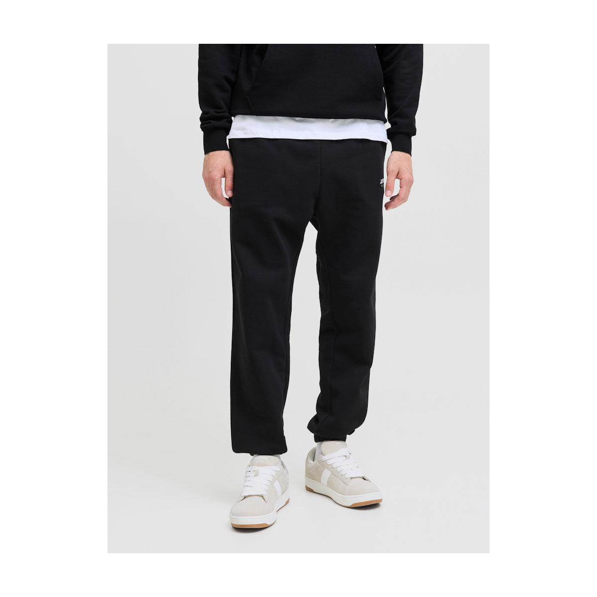 جوغر بطبعة شعار الماركة وقصة مريحة-men-clothing-bottoms-joggers-image-1