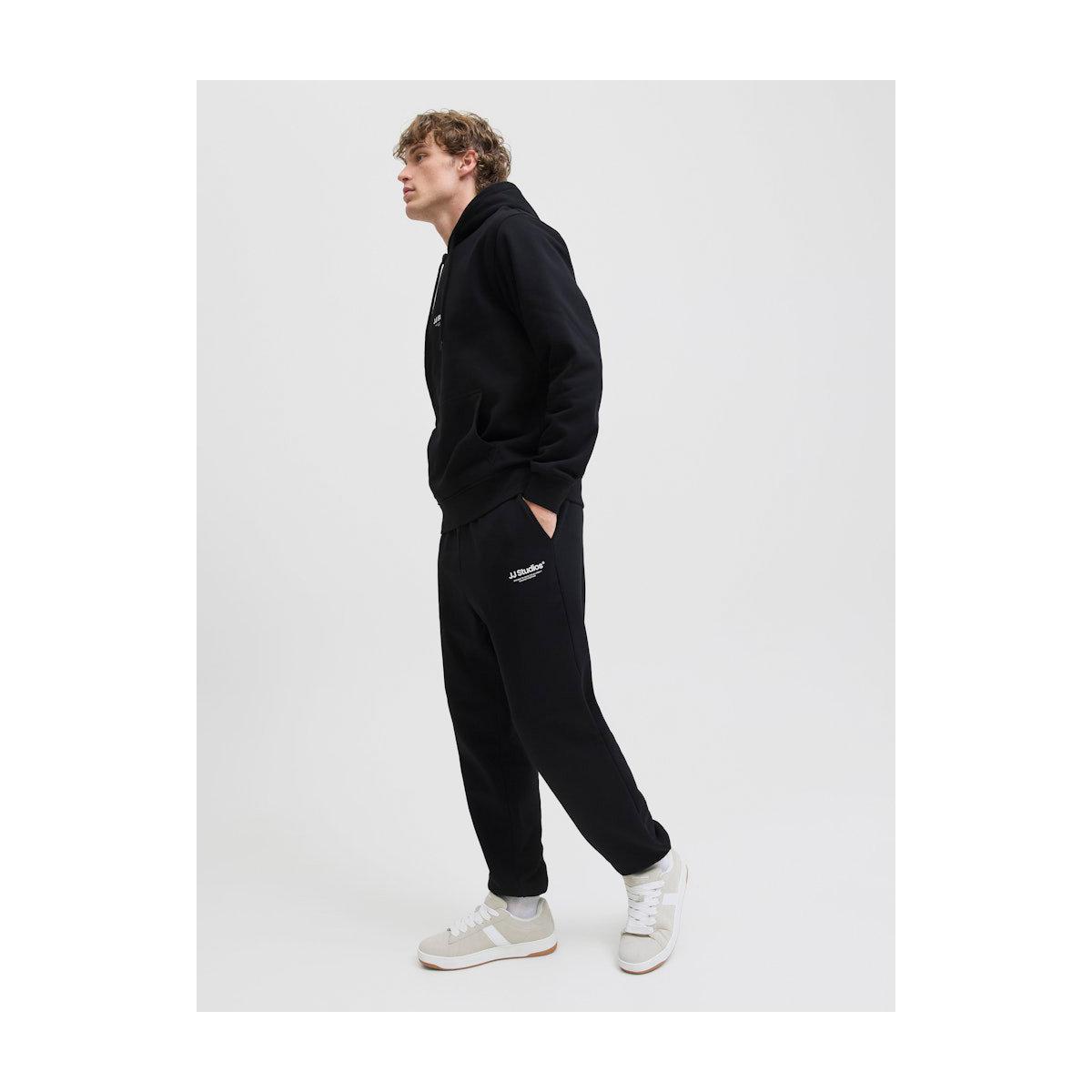 جوغر بطبعة شعار الماركة وقصة مريحة-men-clothing-bottoms-joggers-image-5