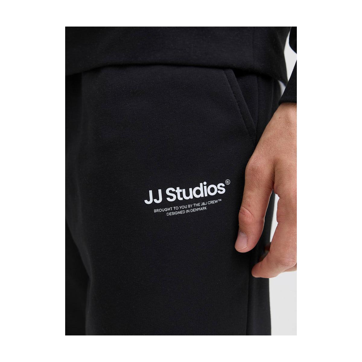 جوغر بطبعة شعار الماركة وقصة مريحة-men-clothing-bottoms-joggers-image-6