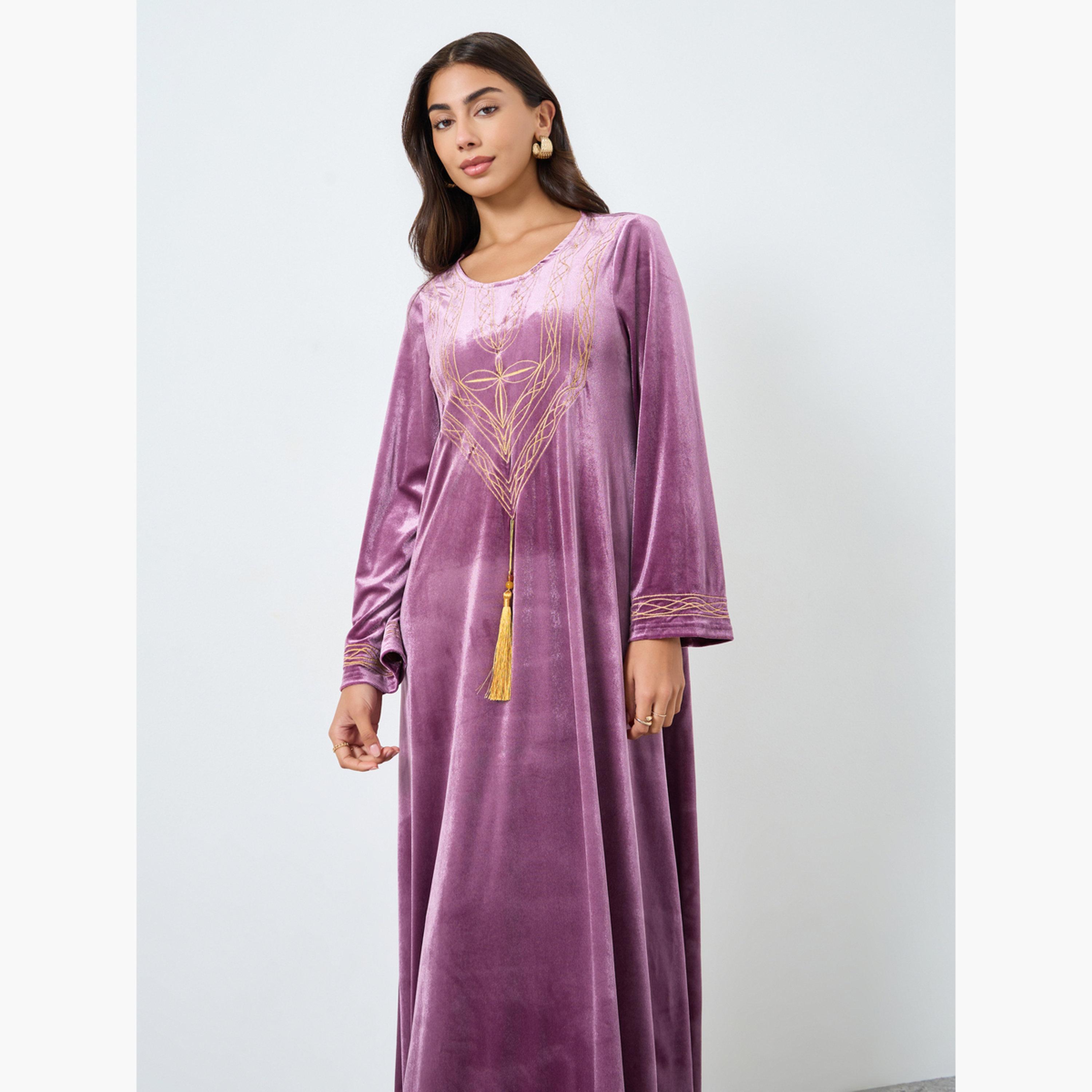 ستايلي - جلابية مطرزة بمظهر مخملي مع تفاصيل شرابة-women-arabicclothing-jalabiyas-image-2