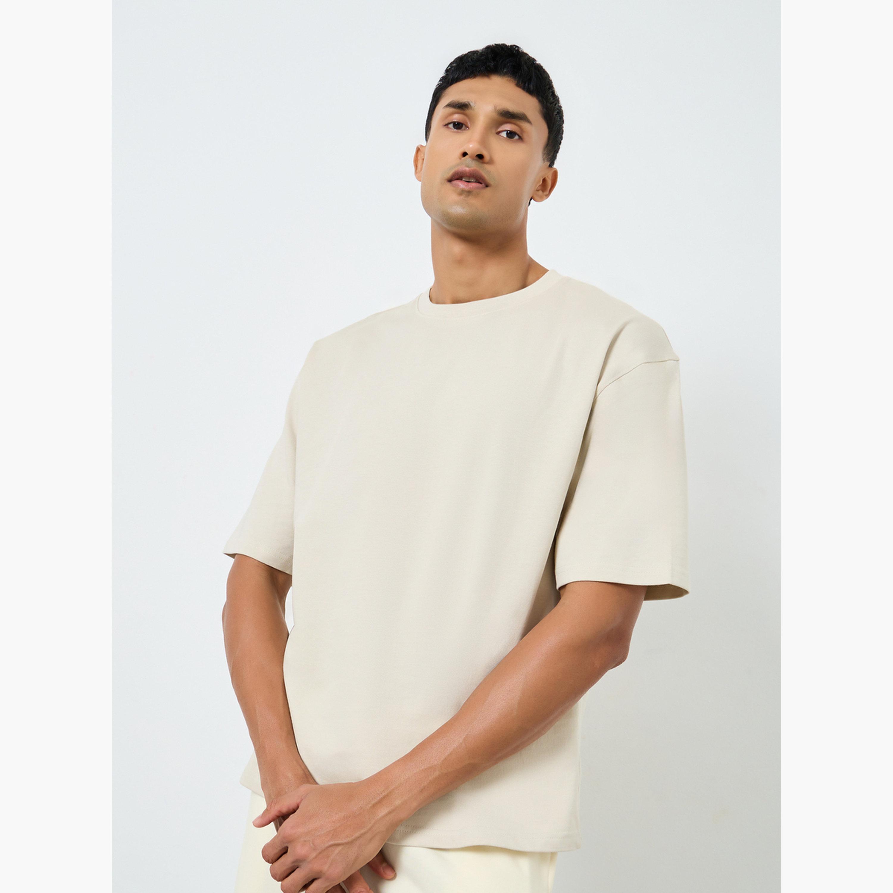 تيشيرت بقصة واسعة وطبعة جرافيك خلفية-men-clothing-tshirtsandpolos-tshirts-image-1