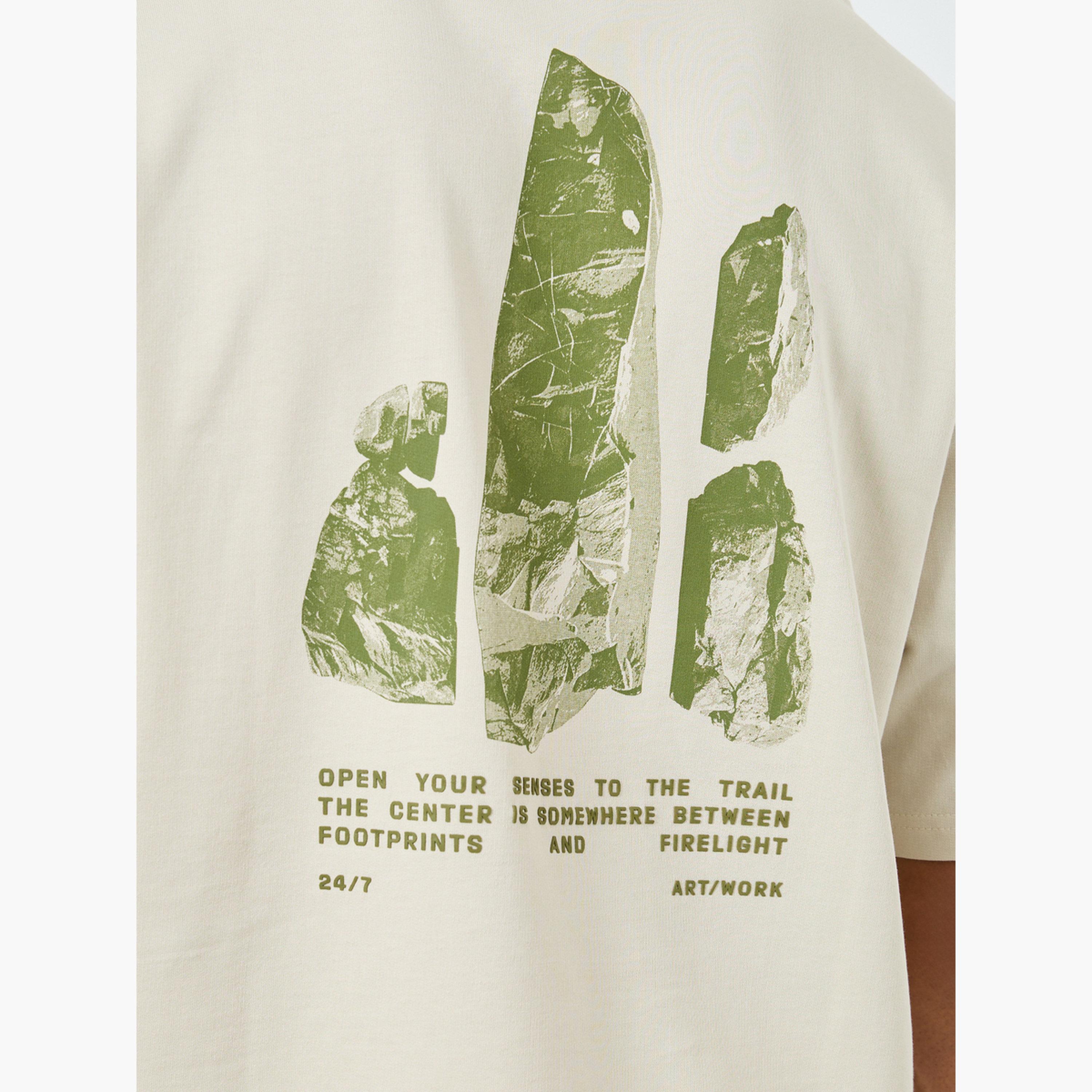 تيشيرت بقصة واسعة وطبعة جرافيك خلفية-men-clothing-tshirtsandpolos-tshirts-image-4