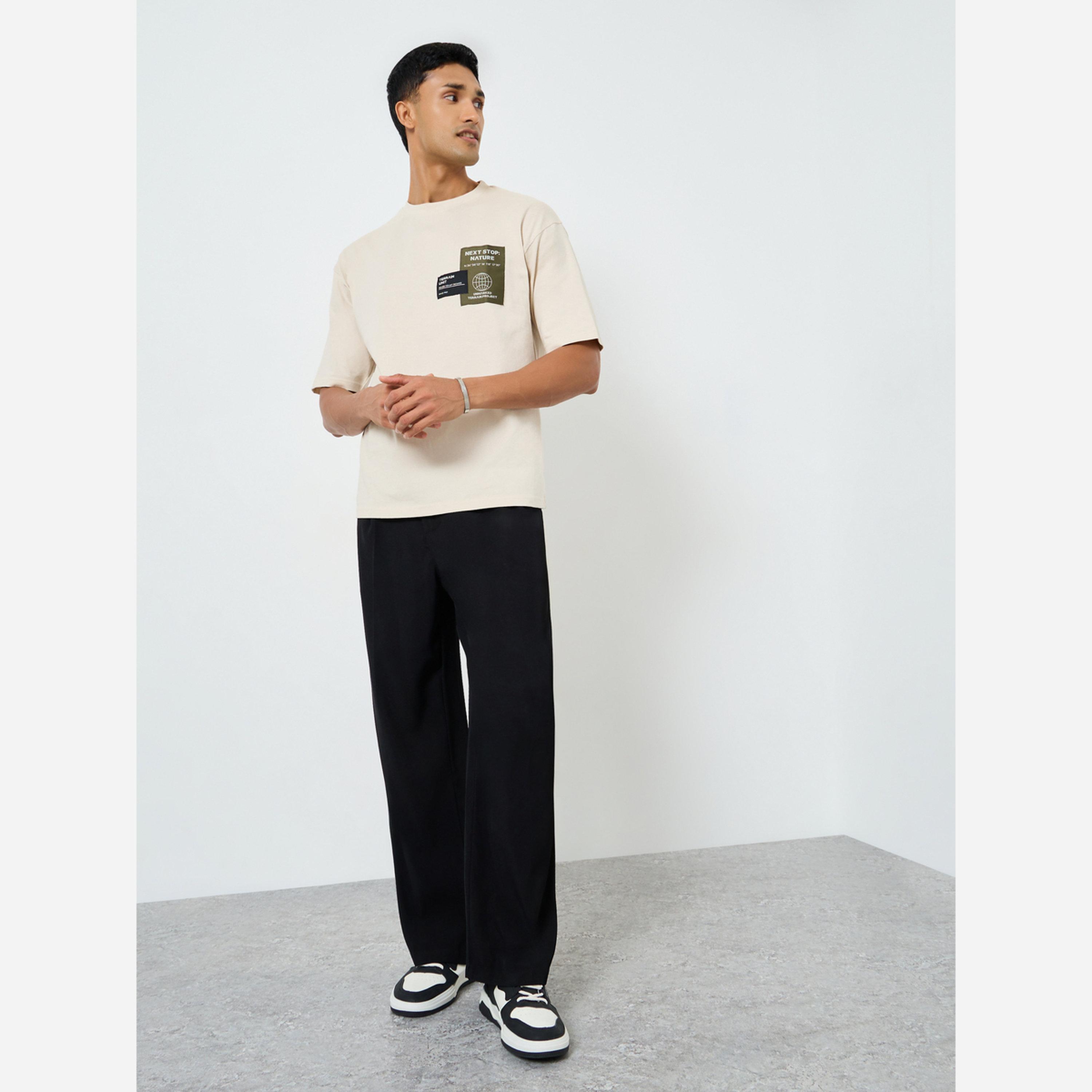 ستايلي - تيشيرت رجالي مقاس واسع بتفاصيل رقعة على الصدر-men-clothing-tshirtsandpolos-tshirts-image-2