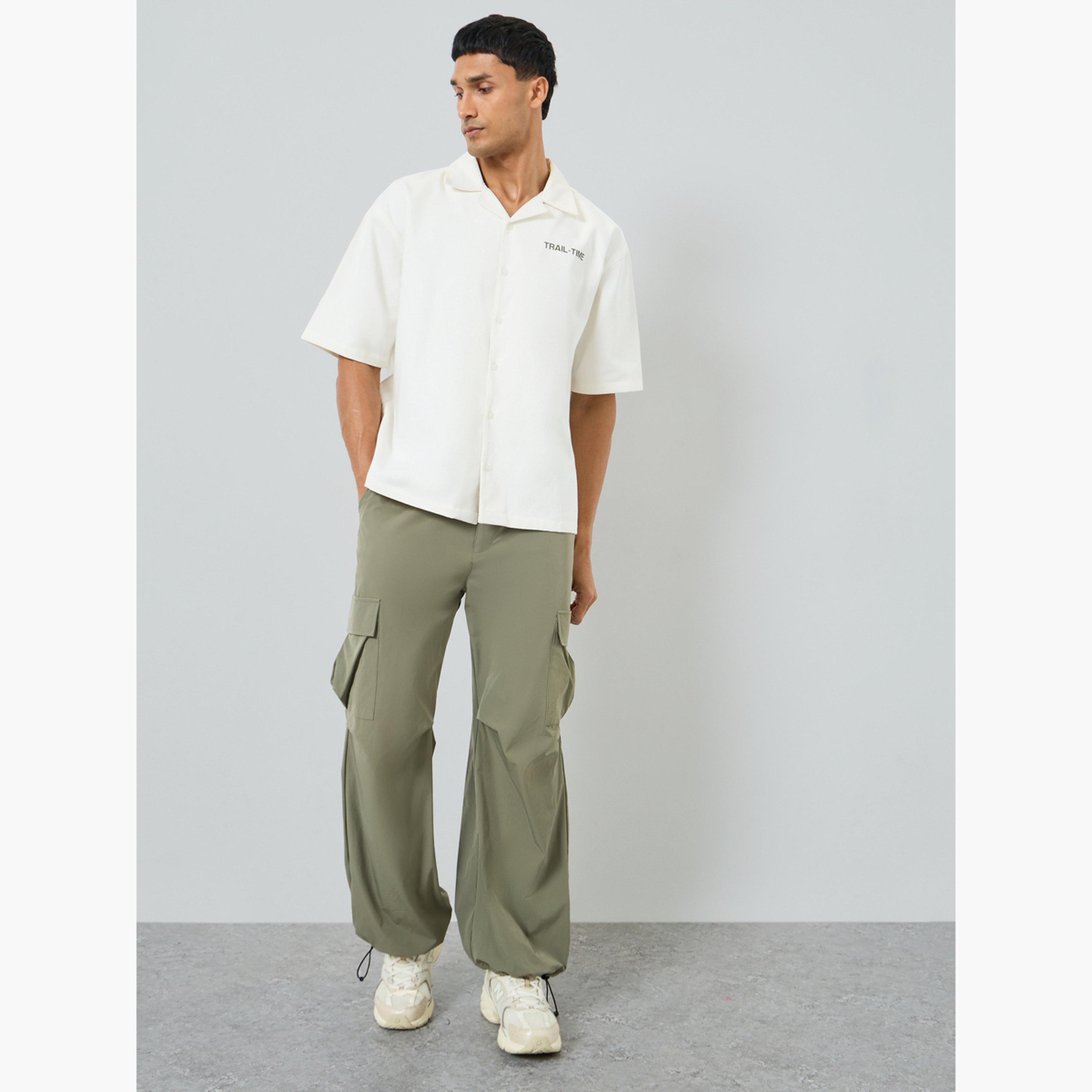 قميص بطبعة جرافيك وأكمام قصيرة-men-clothing-shirts-image-2