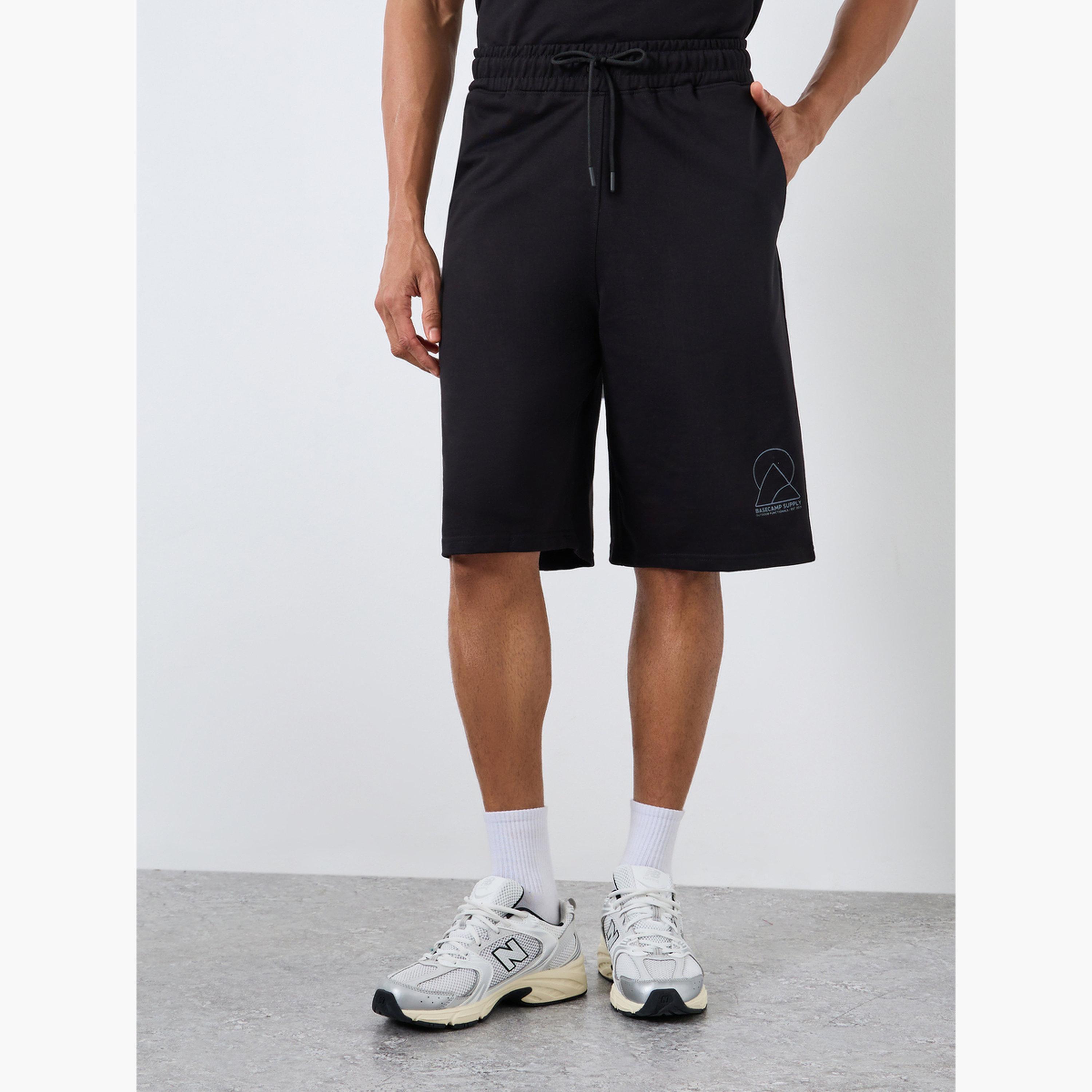 طقم منسق من تيشيرت بأكمام قصيرة وشورت للرجال-men-clothing-coordsets-image-4