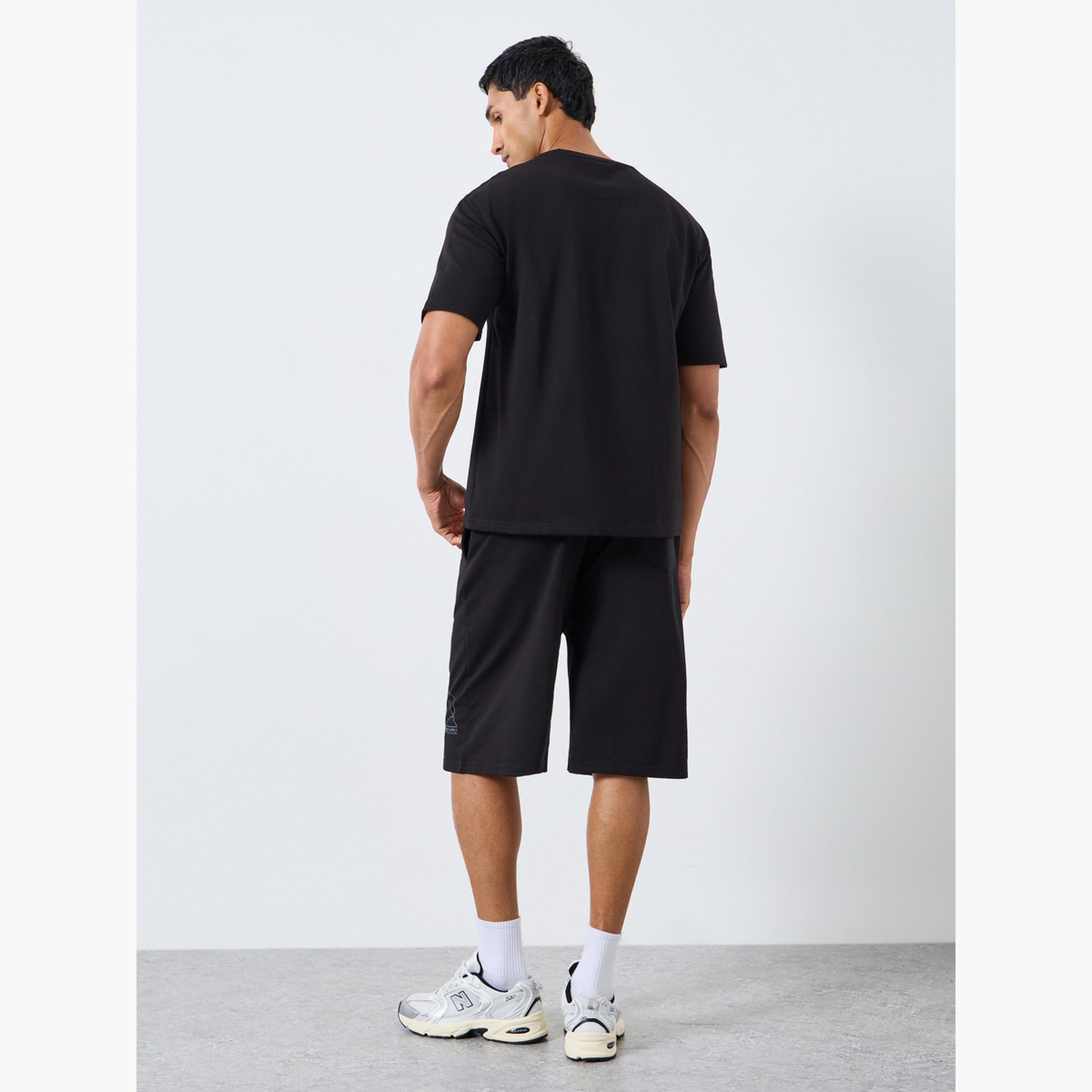طقم منسق من تيشيرت بأكمام قصيرة وشورت للرجال-men-clothing-coordsets-image-5
