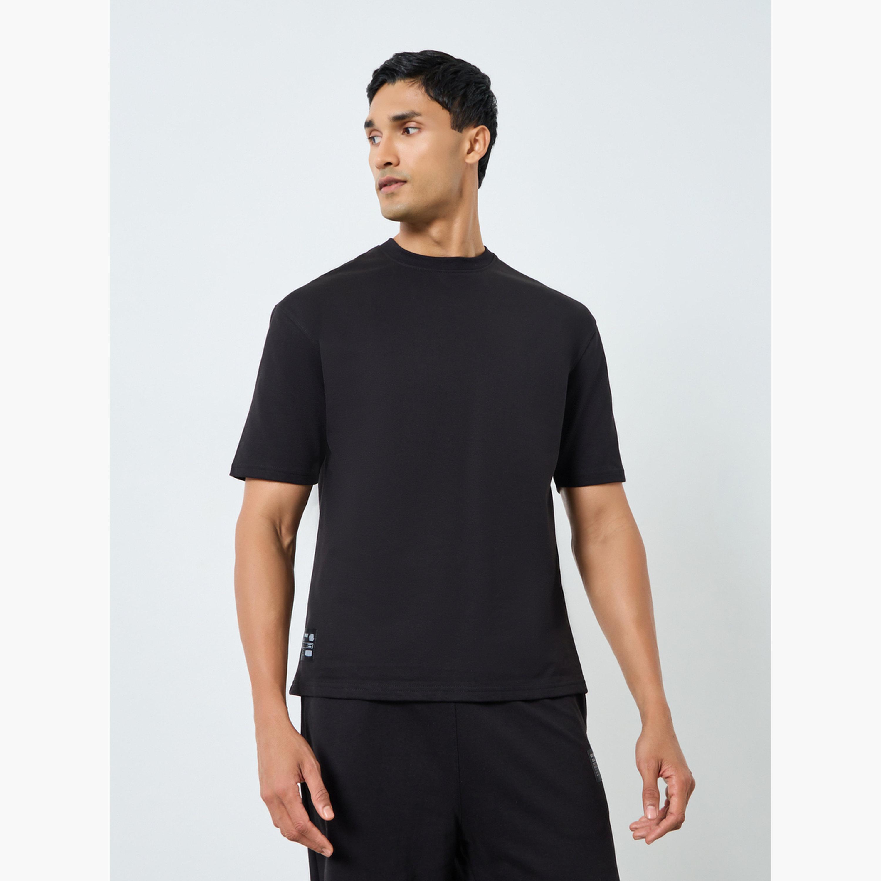 طقم منسق من تيشيرت وشورت بقصة واسعة للرجال-men-clothing-coordsets-image-2