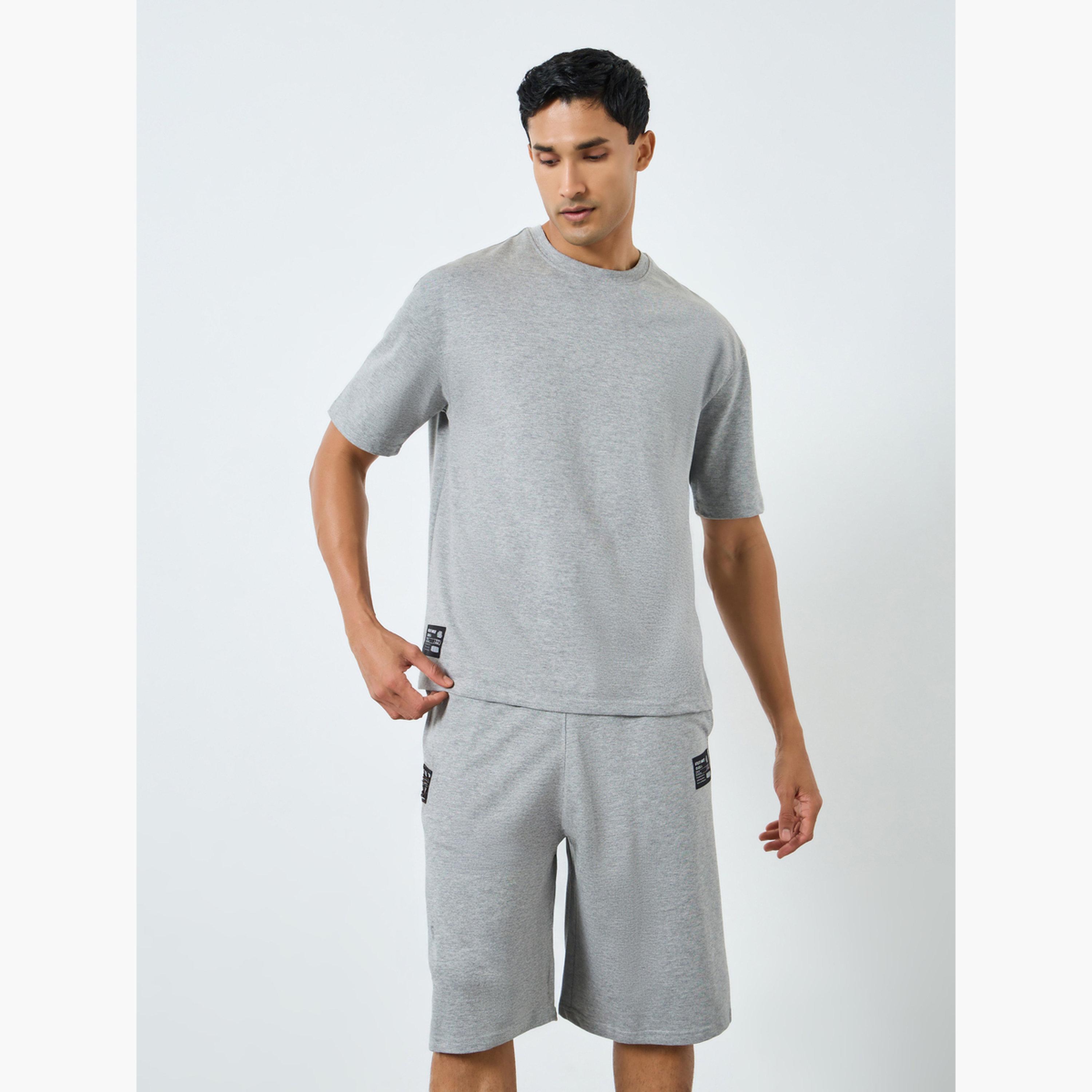 طقم منسق من تيشيرت بأكمام قصيرة وشورت للرجال-men-clothing-coordsets-image-2